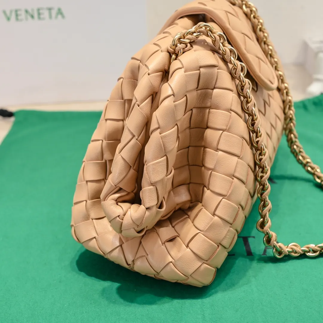 Bottega Veneta 羊皮 鏈條包 精致鏈條款
