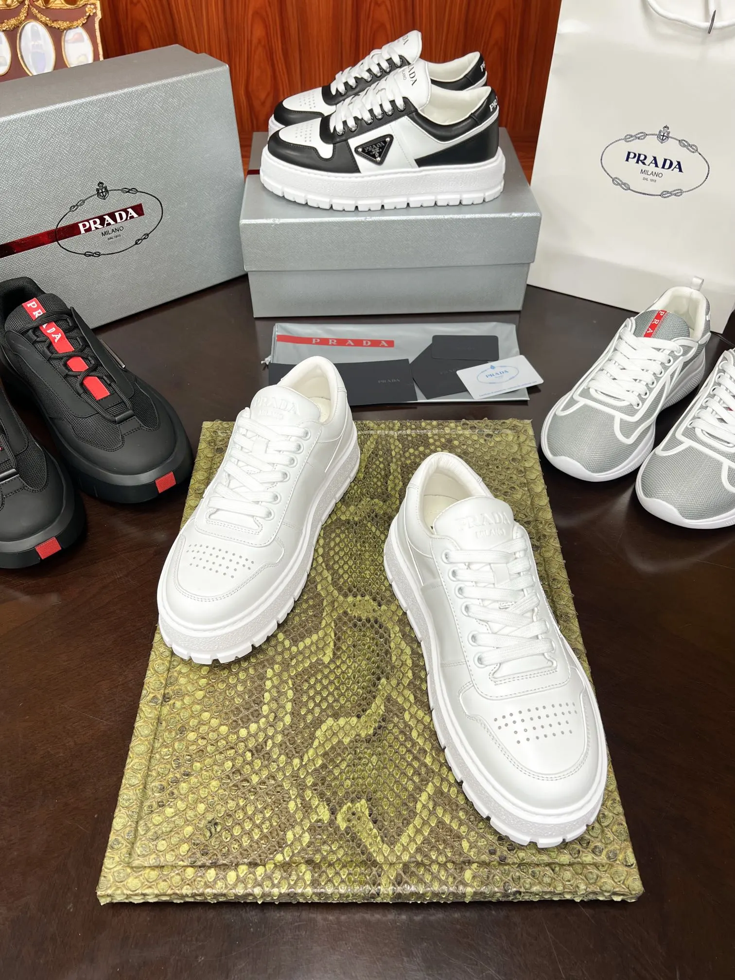 Prada Fashion Item Casual Versatile Leather