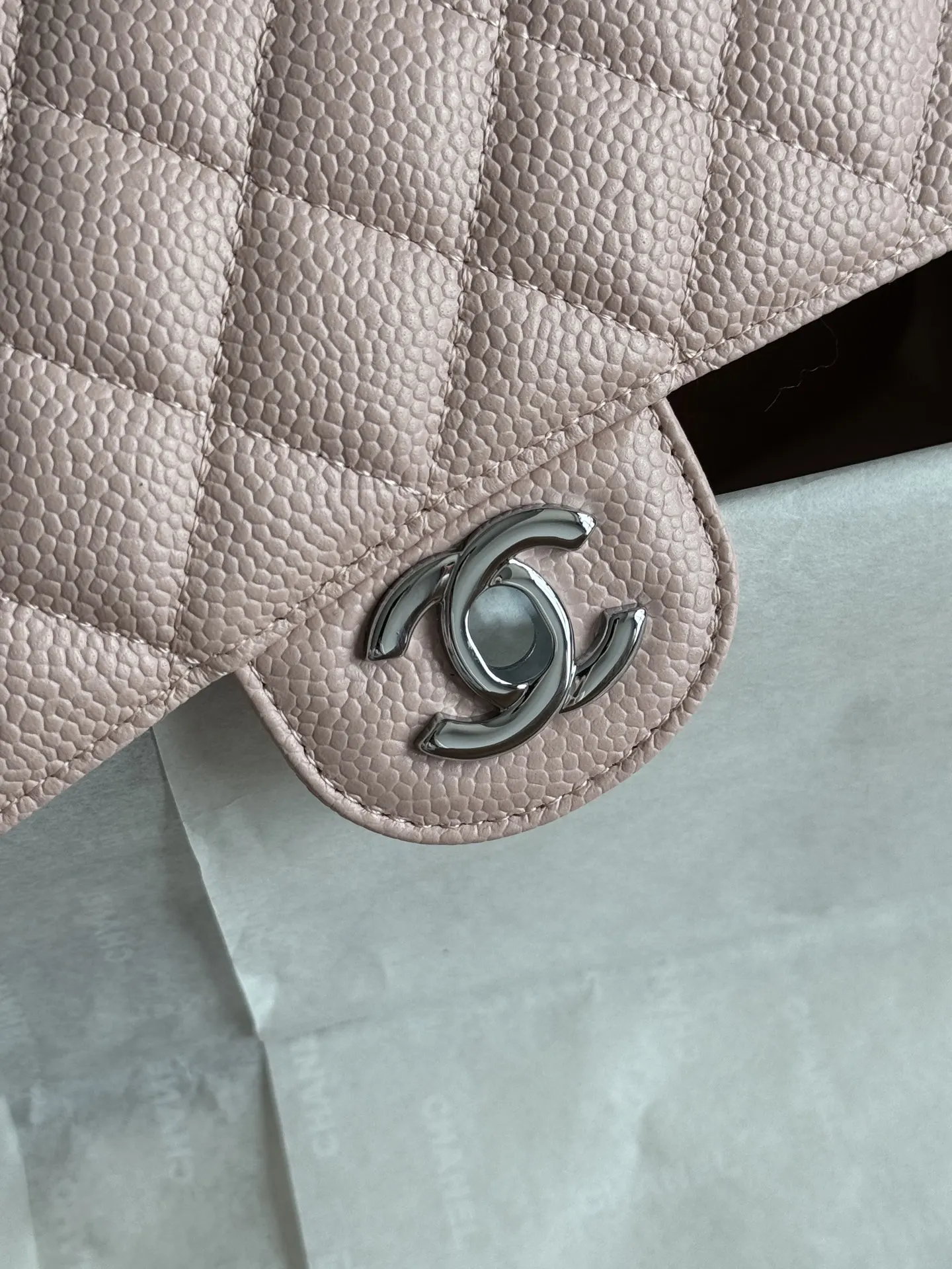 Chanel 荔枝紋牛皮翻蓋鏈條包 單肩斜挎(數字6) Chanel 荔枝紋牛皮翻蓋鏈條包 單肩斜挎(數字6)