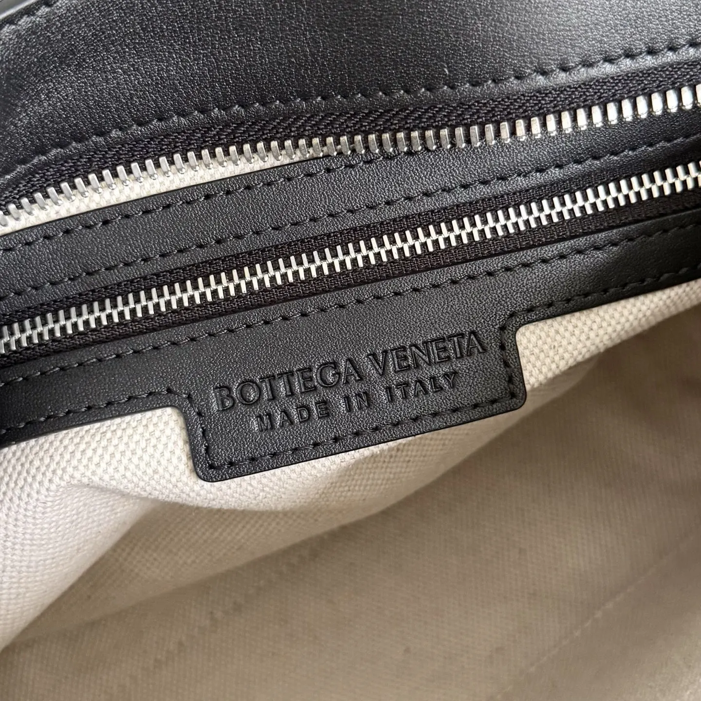 Bottega Veneta 牛皮 托特包 大容量托特款