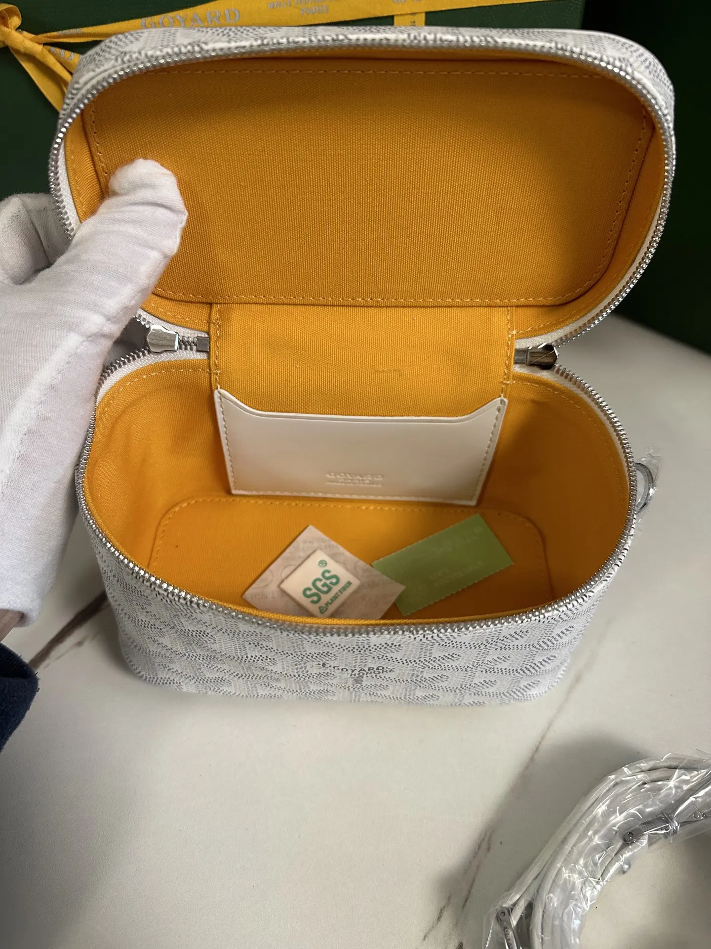 Goyard 黃色 小牛皮 化妝包 便携收納款(數字8) Goyard 黃色 小牛皮 化妝包 便携收納款(數字8)