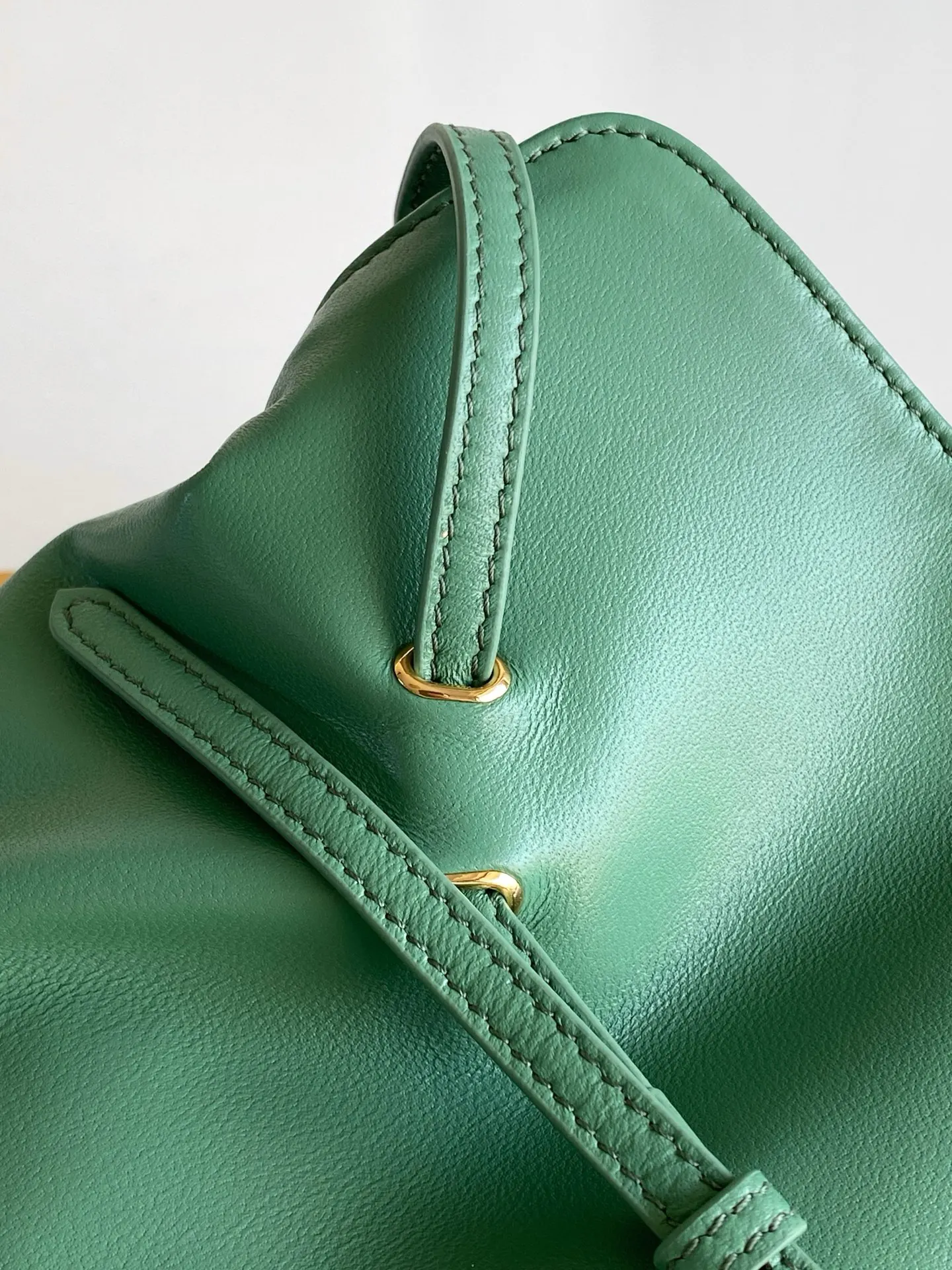 Prada 1BG586 皮革 单肩包