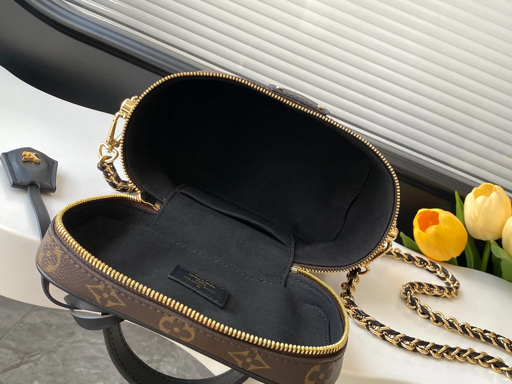 LV 帆布 链条包 精致链条款