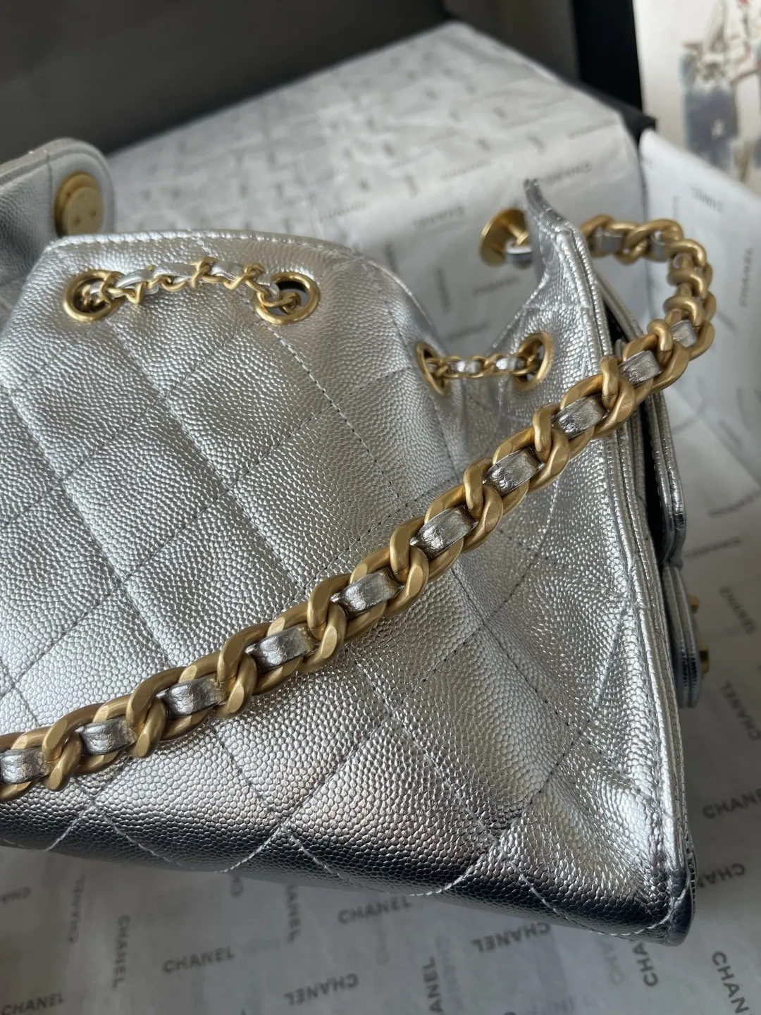 CHANEL 白色 银色 小牛皮 腋下包 复古腋下背款