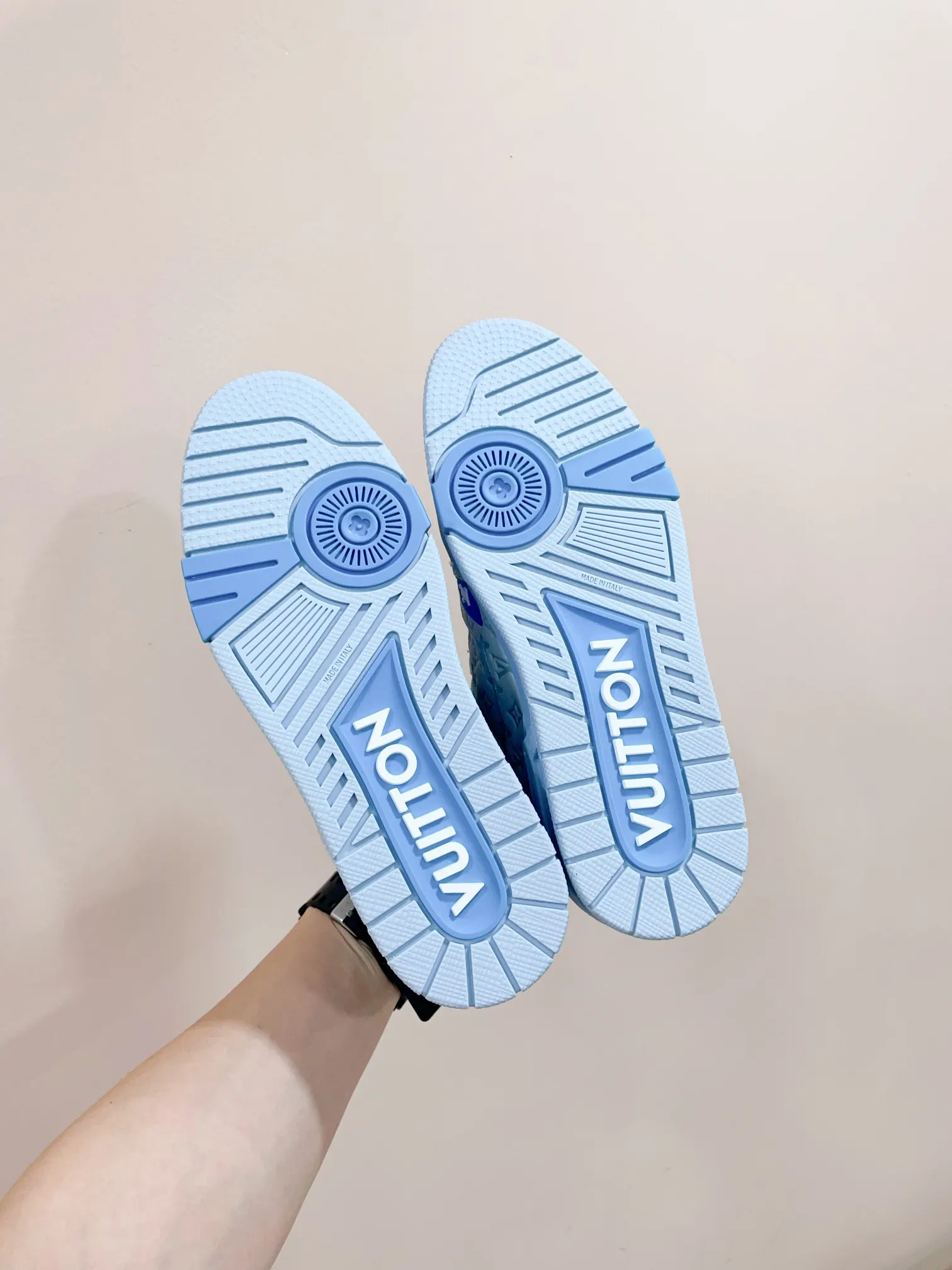 Louis Vuitton 运动鞋