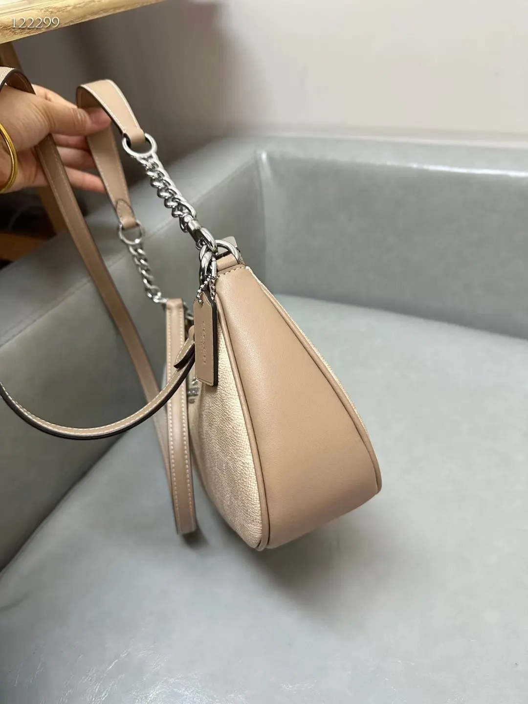 Coach 牛皮 豆沙色 经典标志 腋下包 复古腋下背款