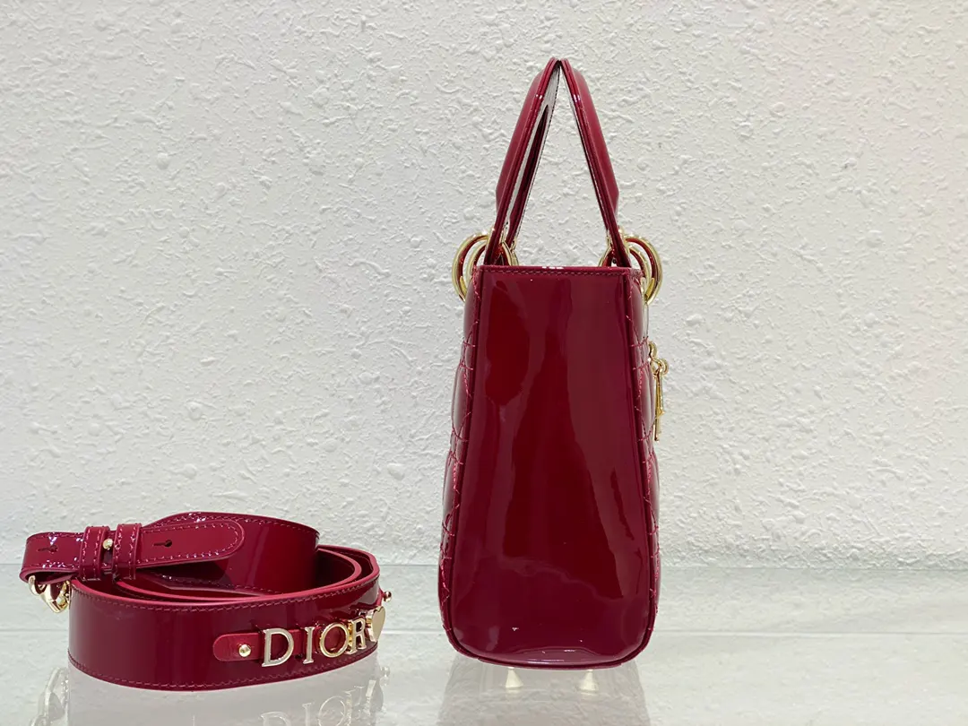 Dior Lady Dior 酒红色藤格纹手提斜挎包 漆皮款 复古款