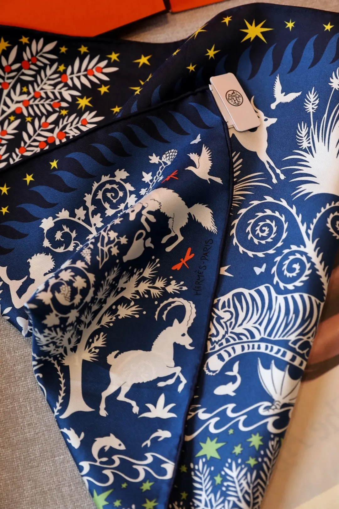 Hermès 奶白 丝巾 精致配飾