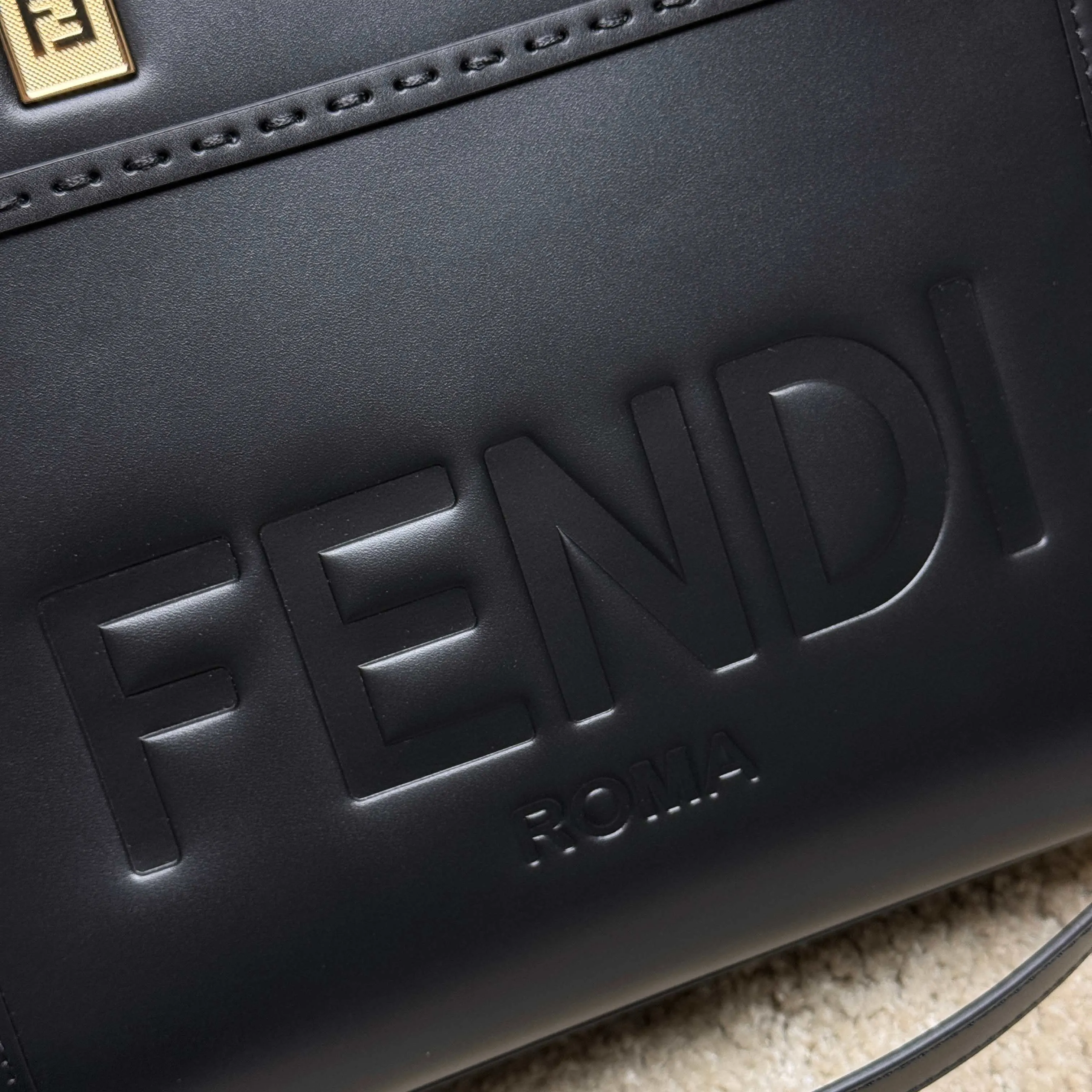 Fendi 黑色 金色 皮革 手拿包 精致手拿款