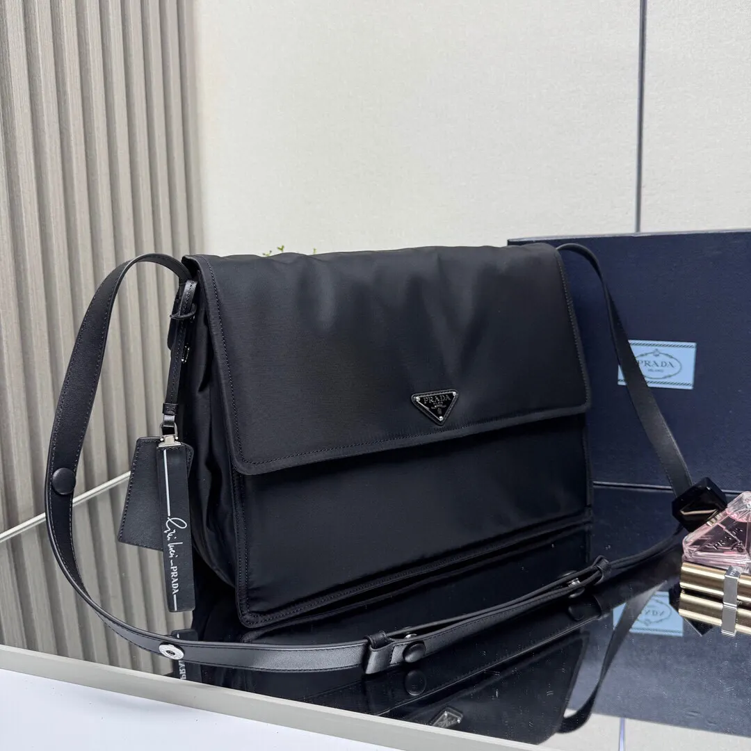 PRADA 1BC208 Re-Nylon尼龙 三角标 斜挎包 日常通勤款