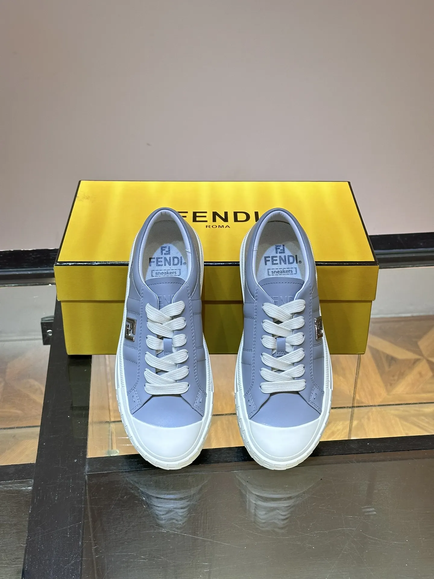 Fendi 運動鞋 休閒百搭款(數字5) Fendi 運動鞋 休閒百搭款(數字5)
