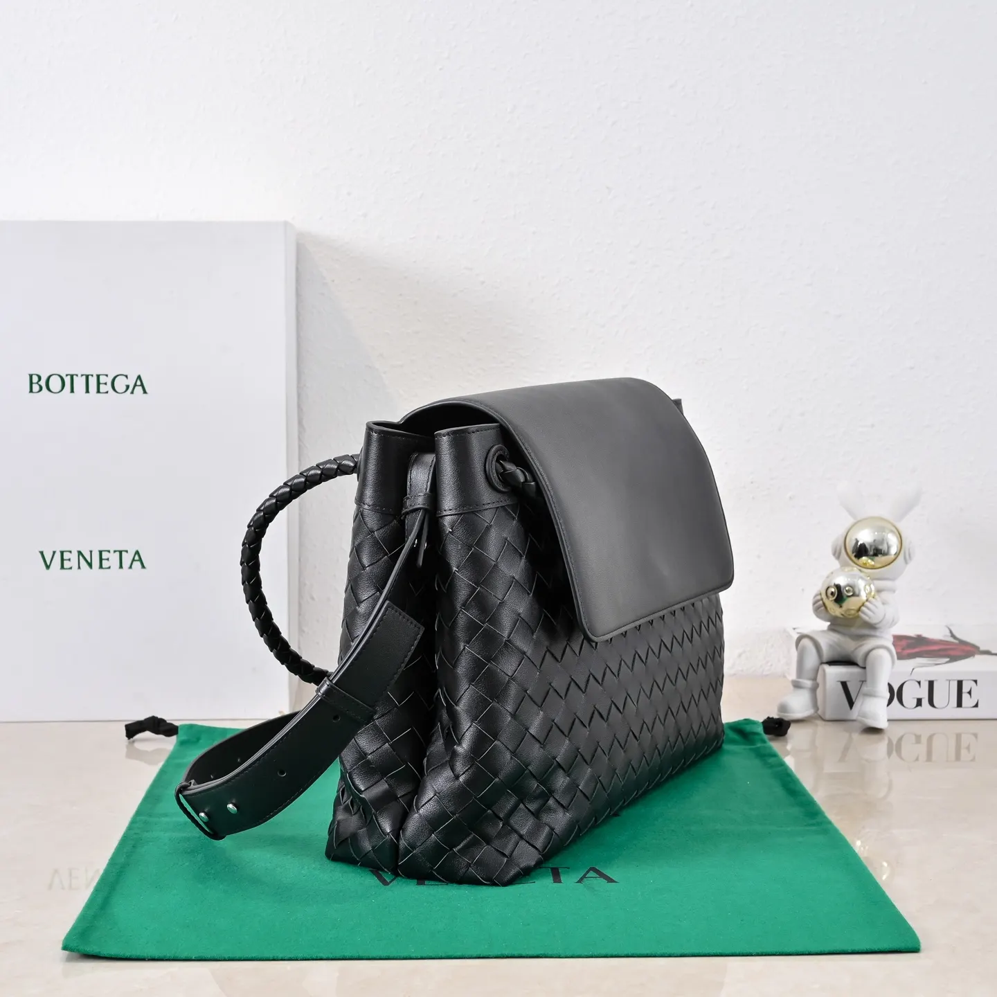Bottega Veneta 小牛皮 斜背包 輕便斜挎款