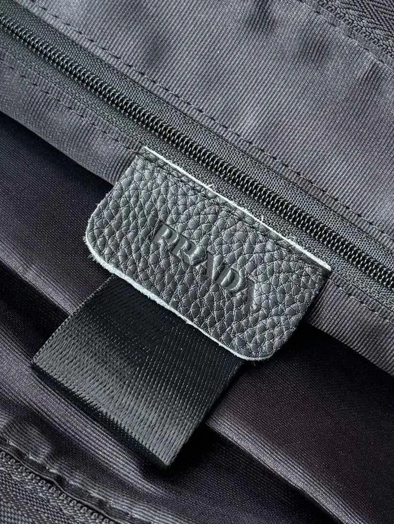 Prada 黑色 牛皮 厂价 公文包 商務通勤款