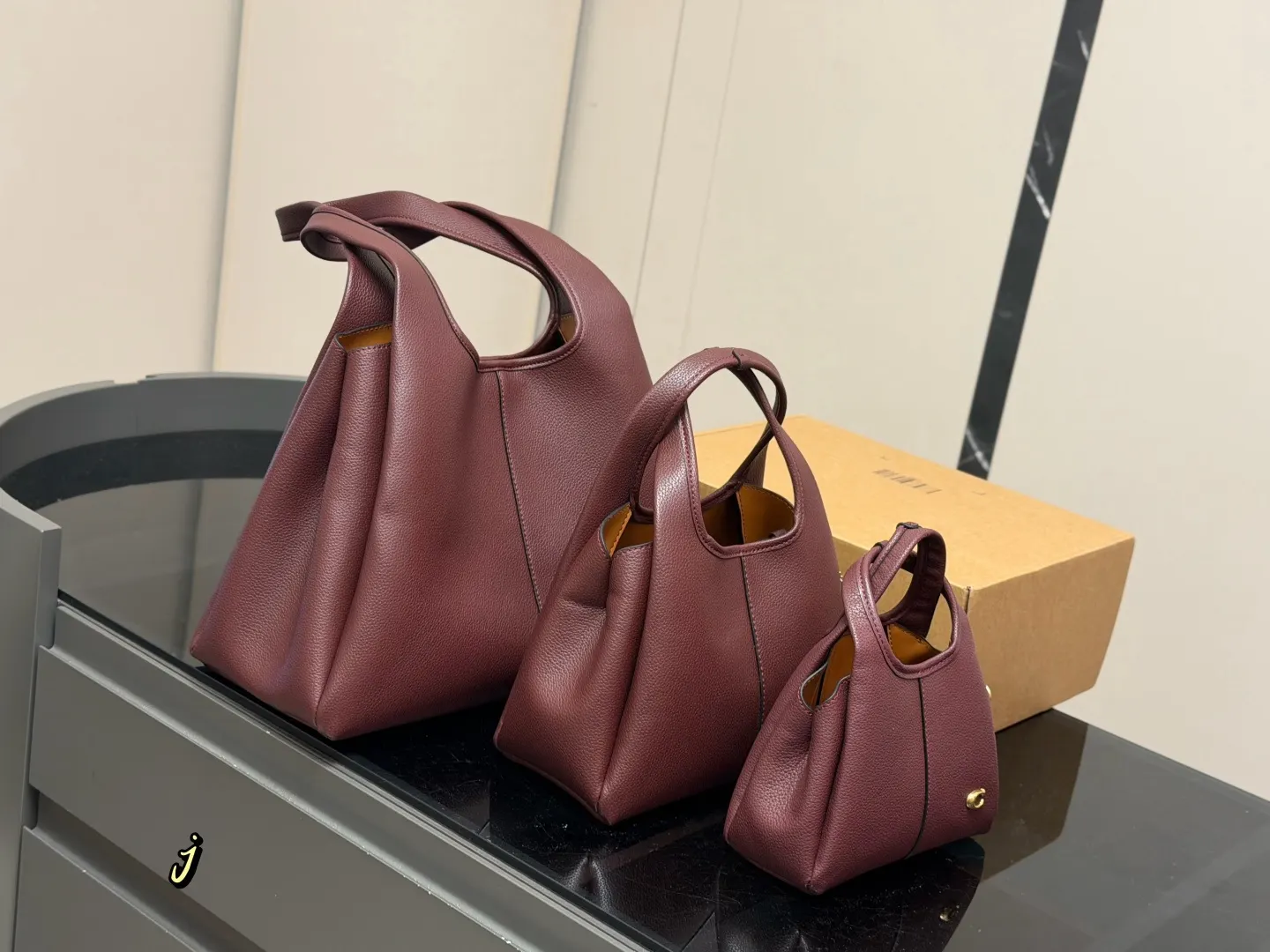 Coach 牛皮 托特包 大容量托特款(數字7) Coach 牛皮 托特包 大容量托特款(數字7)