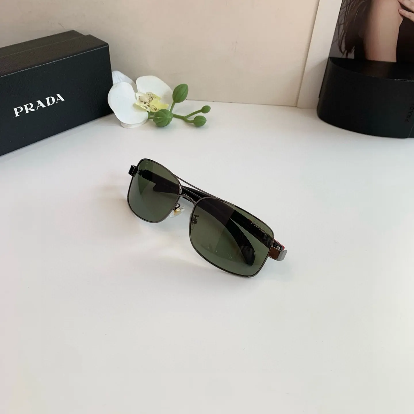 PRADA 太阳眼镜 时尚遮阳款