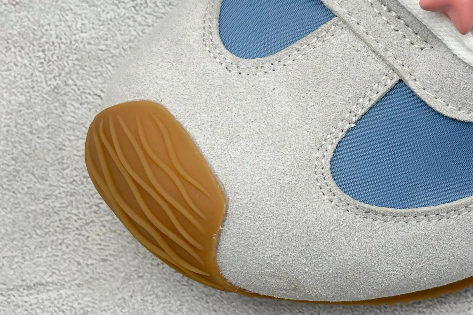 Loewe RUNNER SNEAKERS 平底鞋 通勤约会款