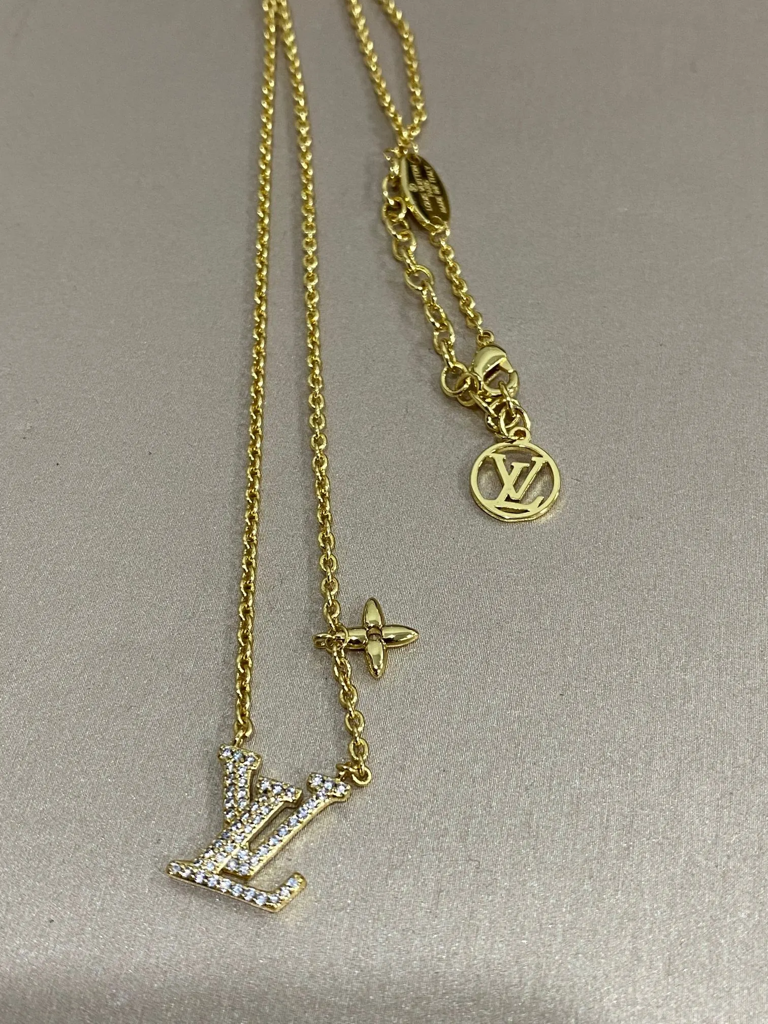 Louis Vuitton 满钻 项链 精致锁骨链