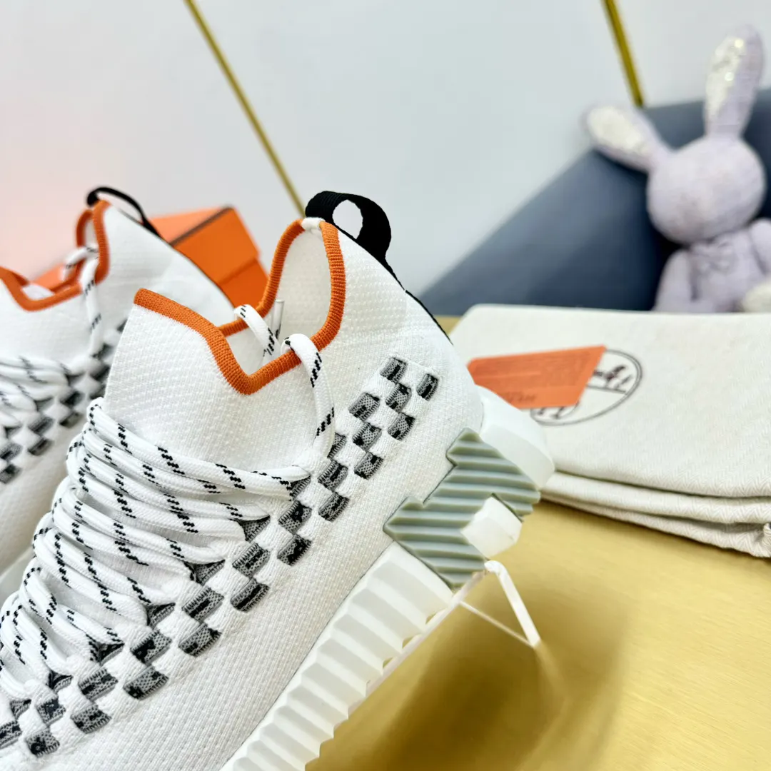Hermès 官网同步更新 羊皮 运动鞋 舒适