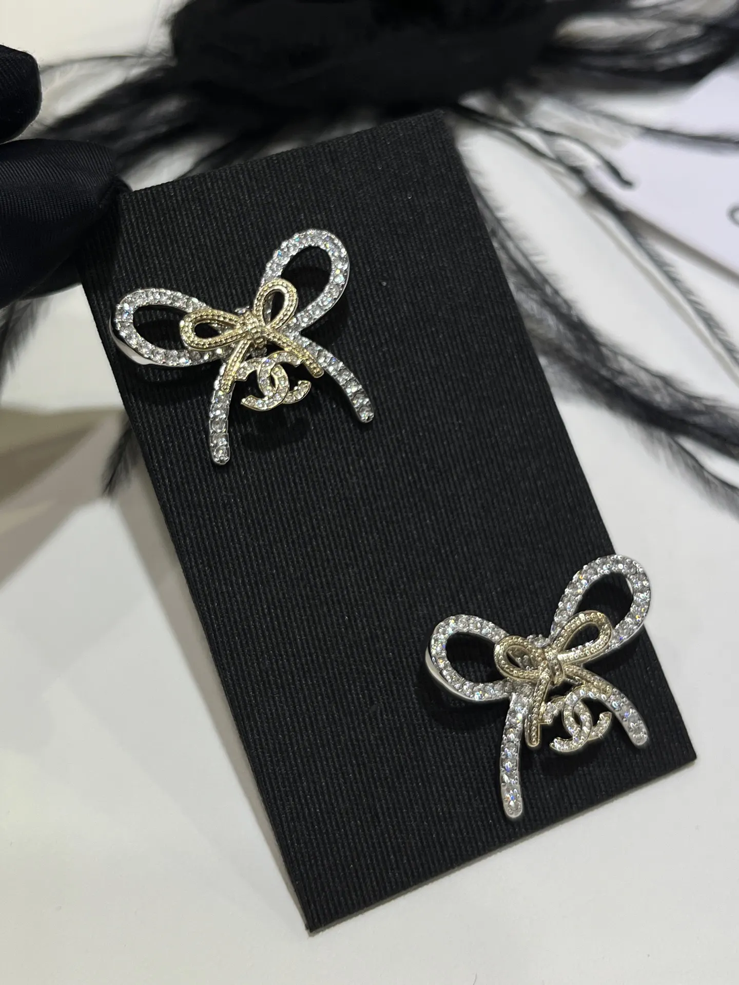 Chanel 拼色 双C 满钻 蝴蝶 耳钉 小巧点缀 耳饰