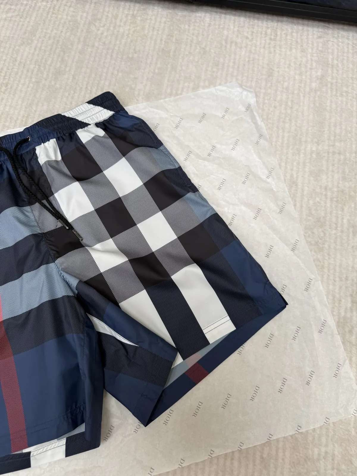 Burberry 印花 格纹 短褲 宽松休閒款(數字5) Burberry 印花 格纹 短褲 宽松休閒款(數字5)