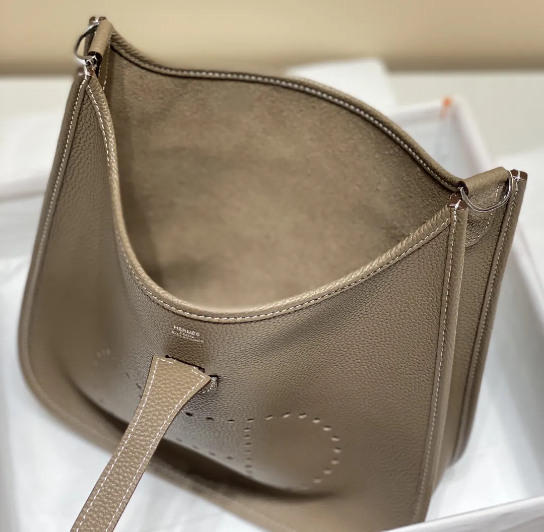 Hermès Evelyne 牛皮 斜挎包 29cm