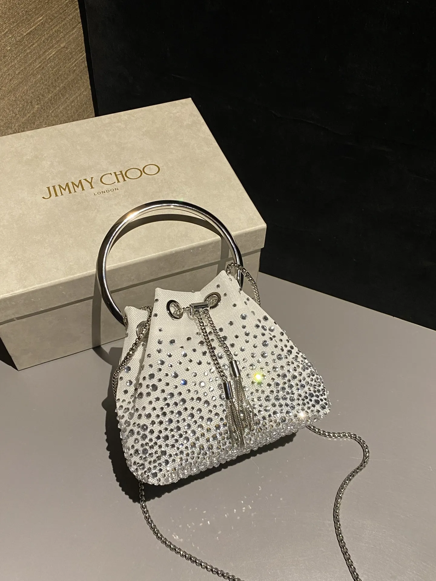白色 Jimmy Choo 水桶包 休闲水桶款