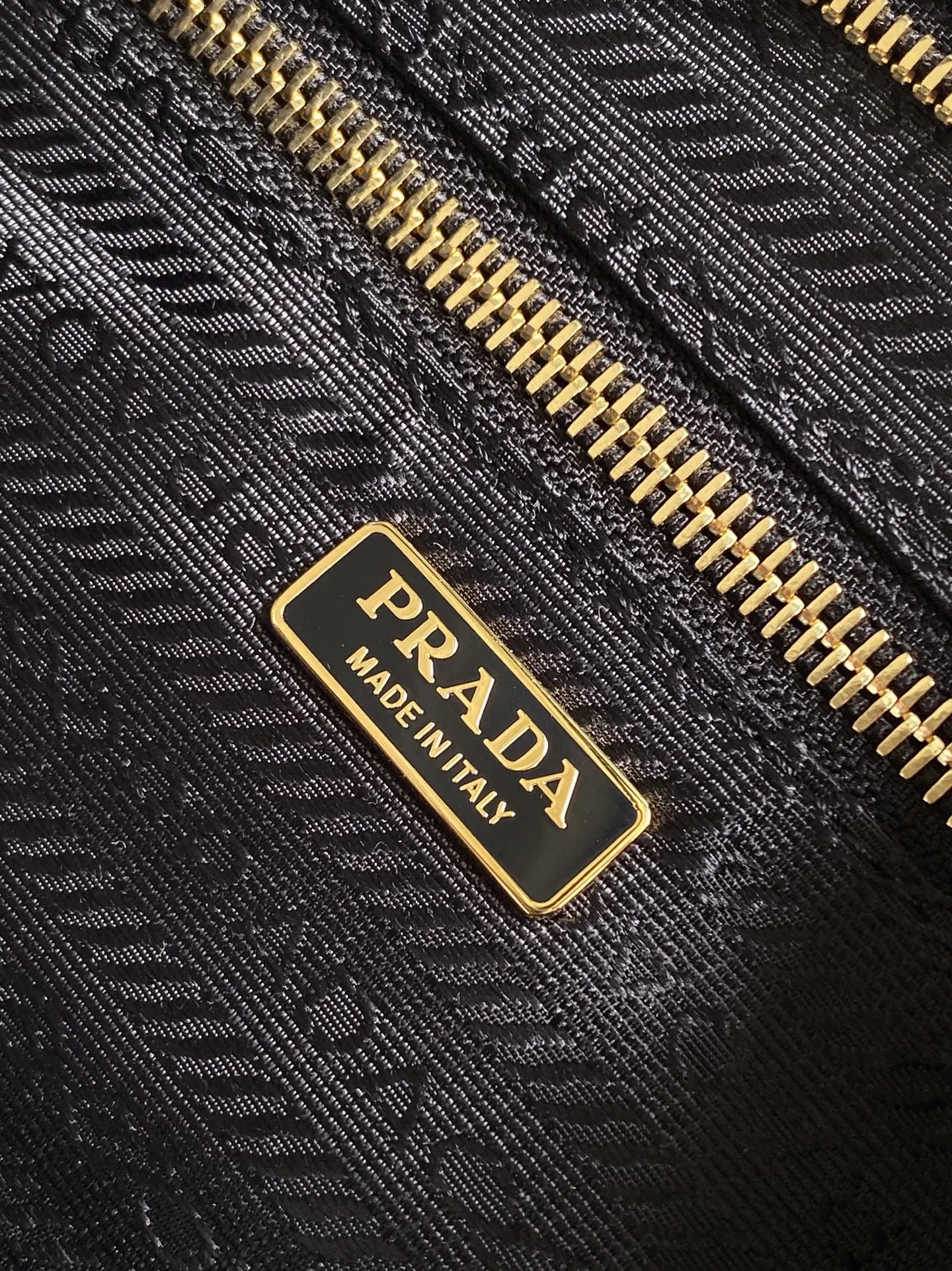 Prada 1BC297 斜挎包