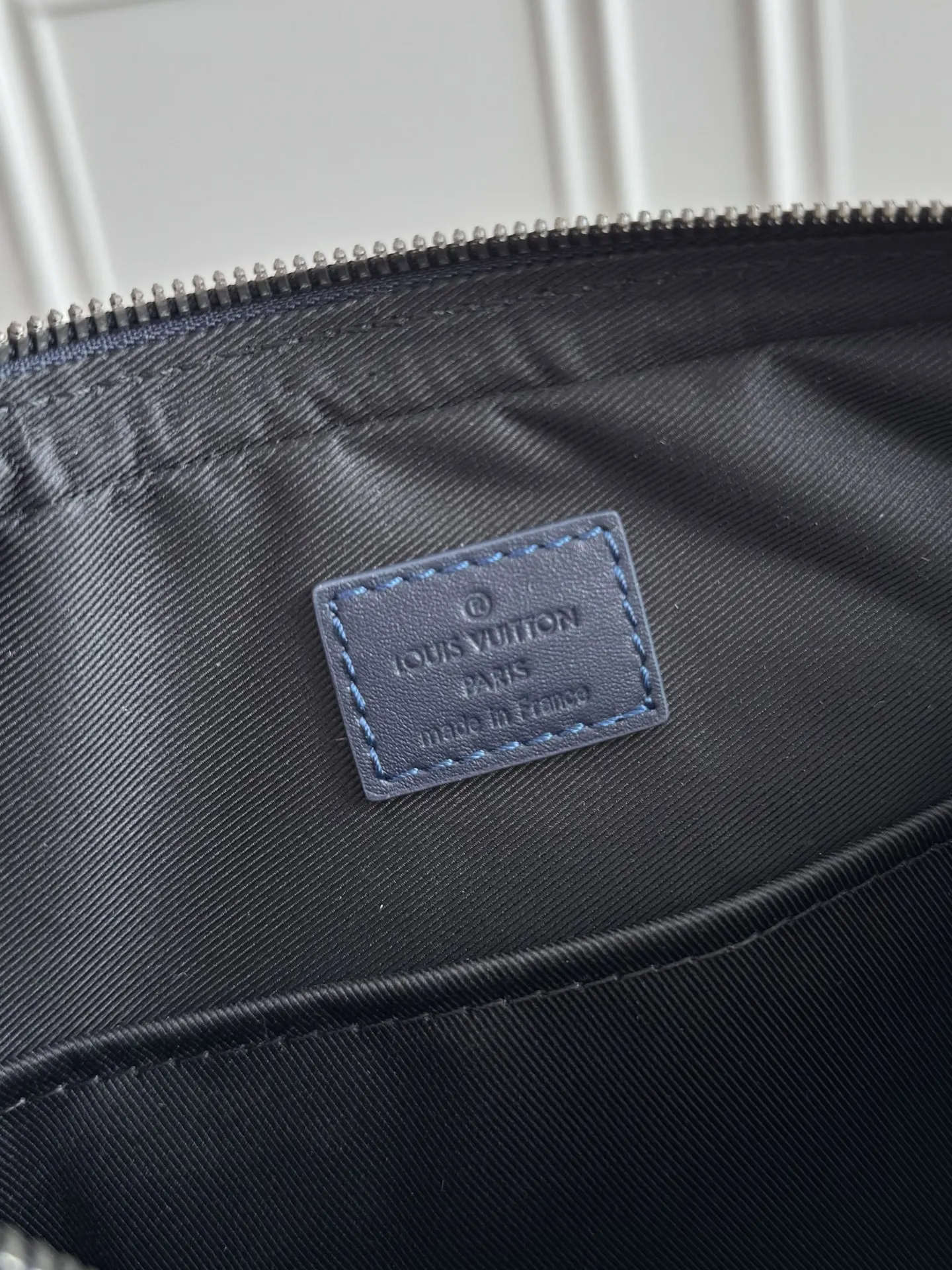 LV grey, messenger bag Image 9 LV grey, messenger bag Image 9