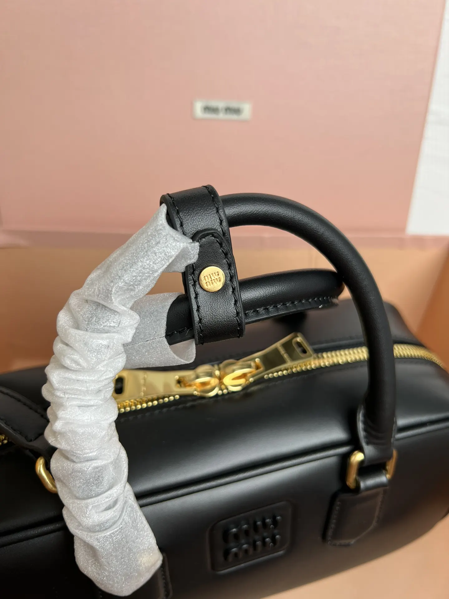 Miu 小牛皮 斜背包 輕便斜挎款