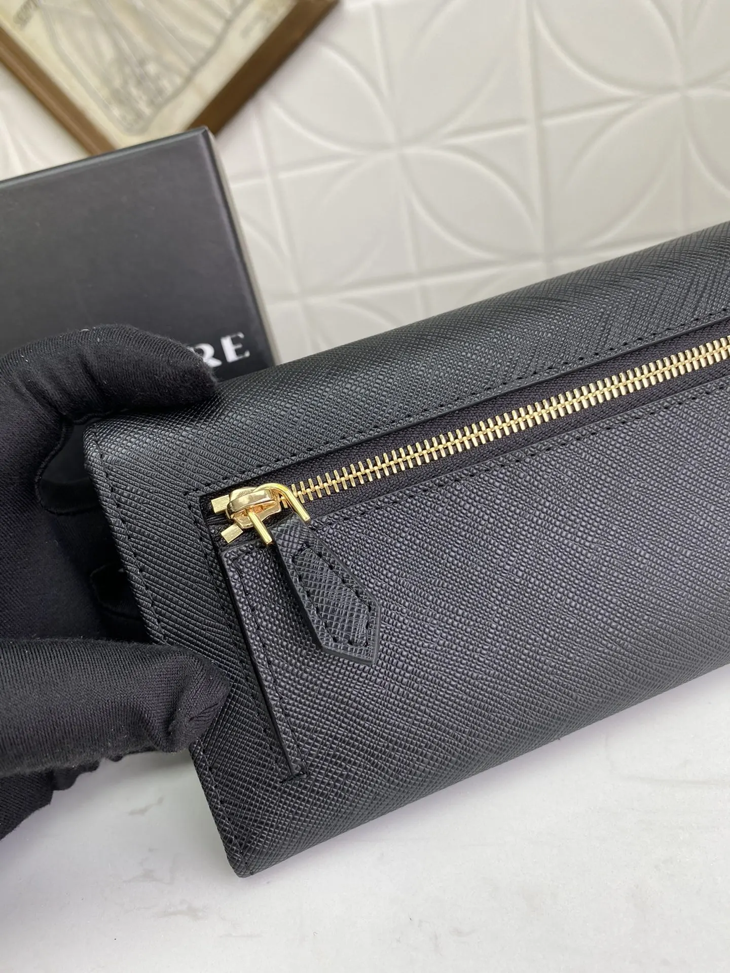 PRADA 金色 Saffiano十字纹牛皮 钱包 实用长夹款