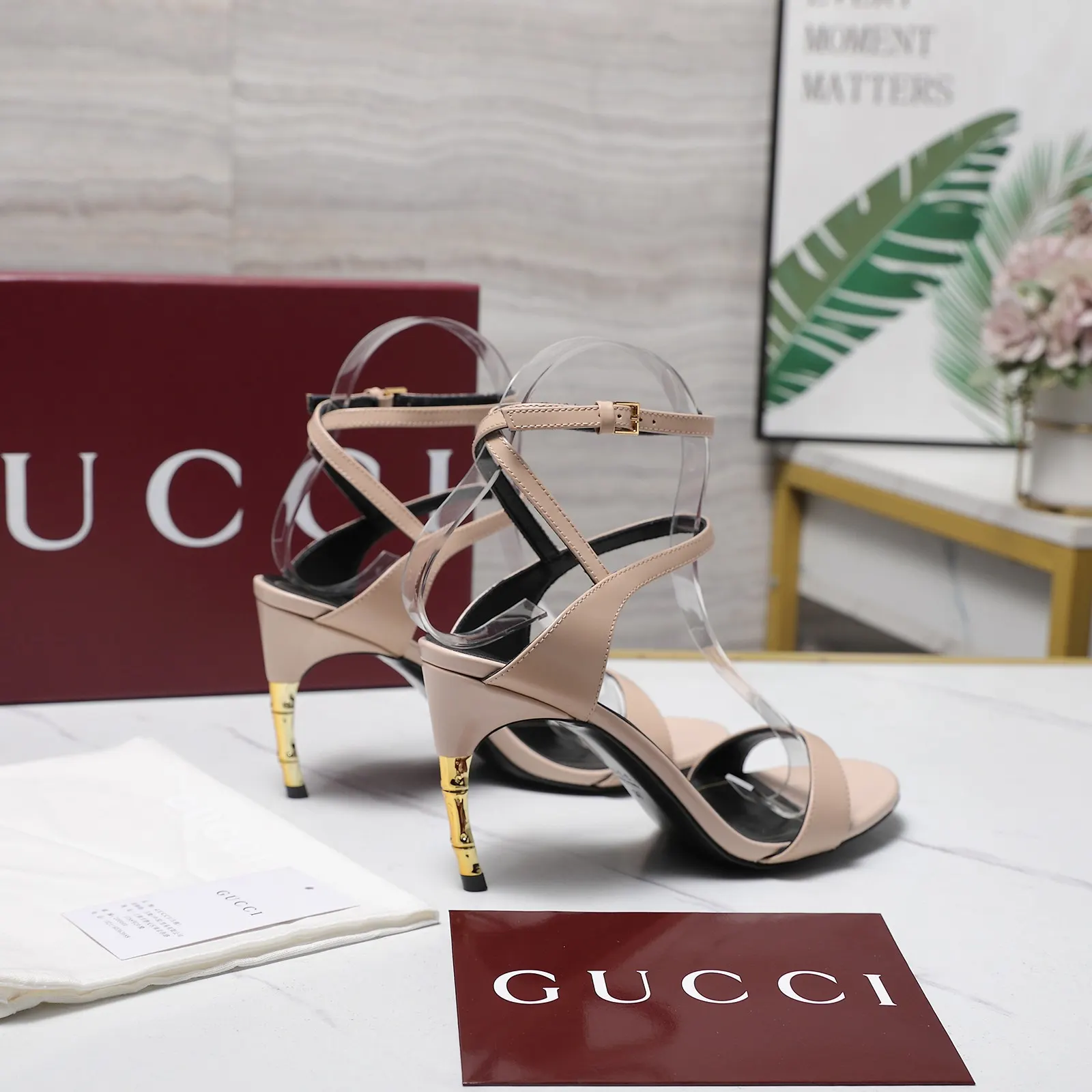 Gucci 拖鞋 轻便舒適(數字4) Gucci 拖鞋 轻便舒適(數字4)