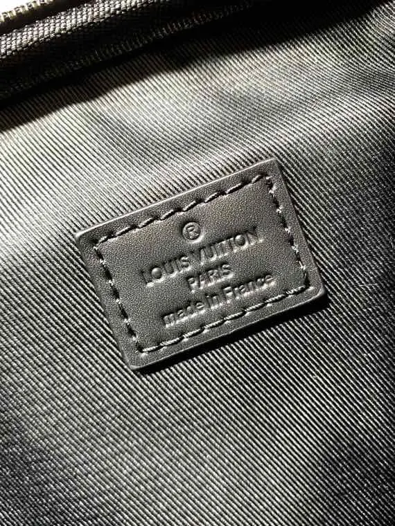 帆布 Avenue 雙肩包取材 Damier 实用雙肩款