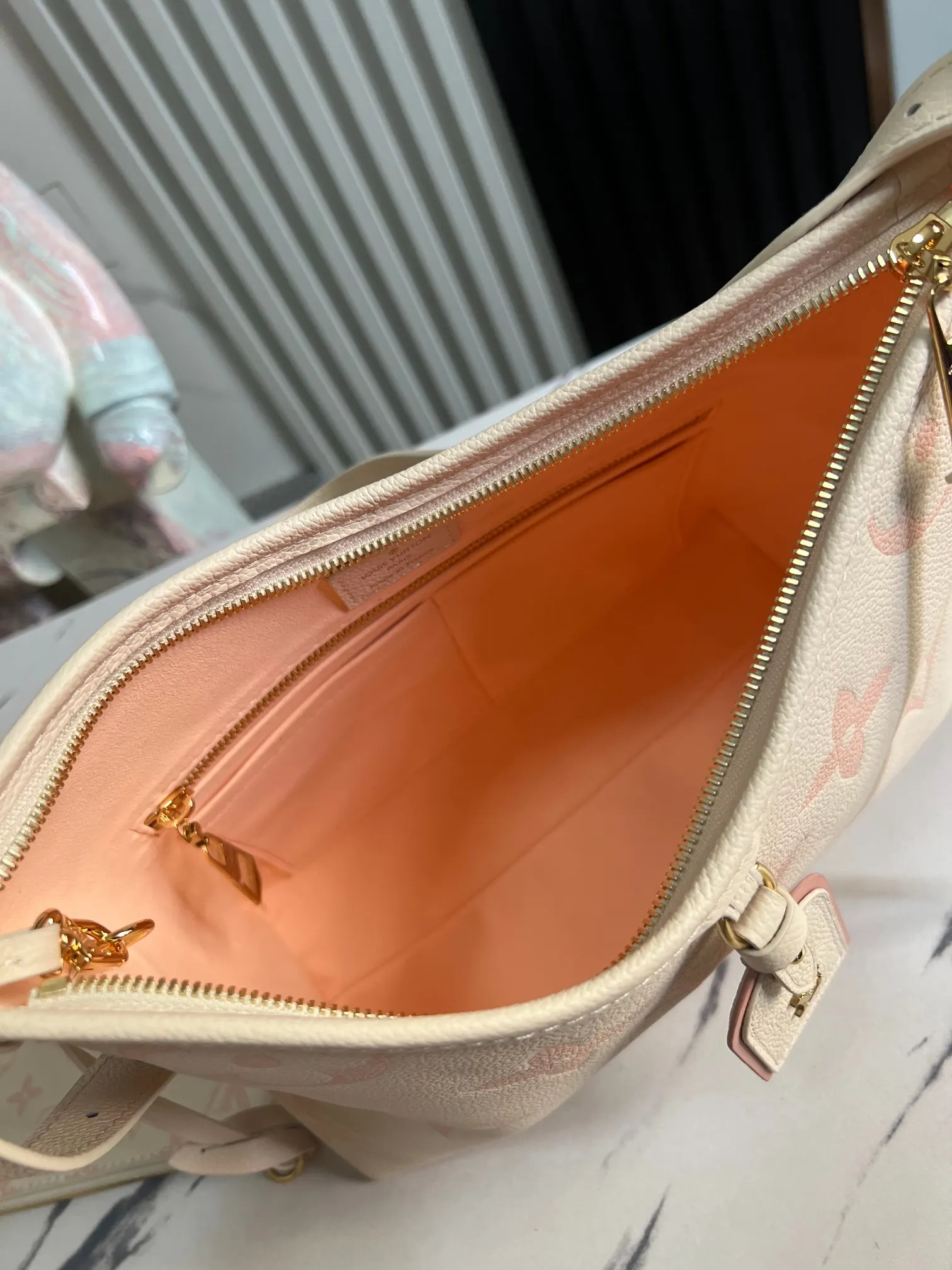 LV CarryAll 白色 米白 帆布 手拿包 精致手拿款(數字9) LV CarryAll 白色 米白 帆布 手拿包 精致手拿款(數字9)