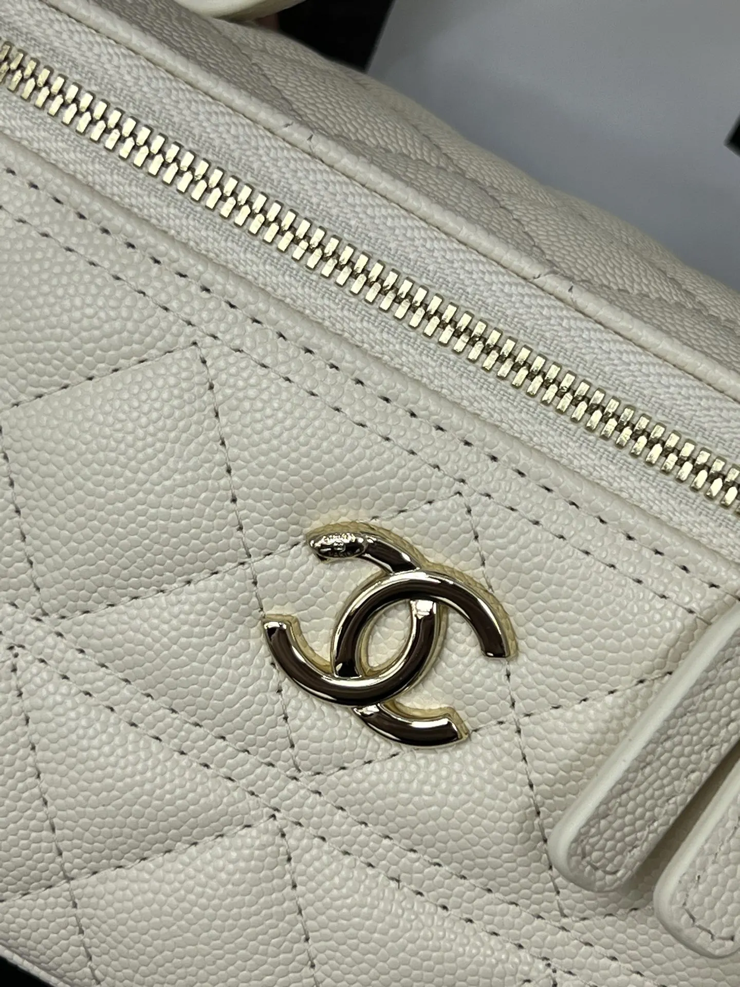 Chanel 小牛皮鏈條包 單肩斜挎