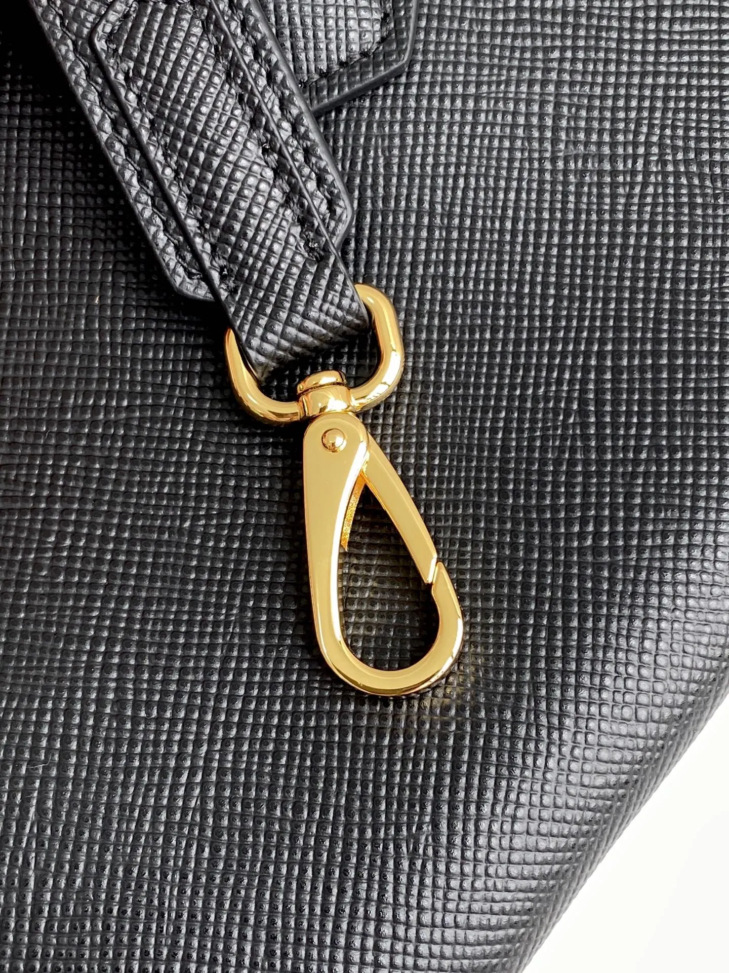 Prada Saffiano 1BG443 迷你 金色 皮革 手提包