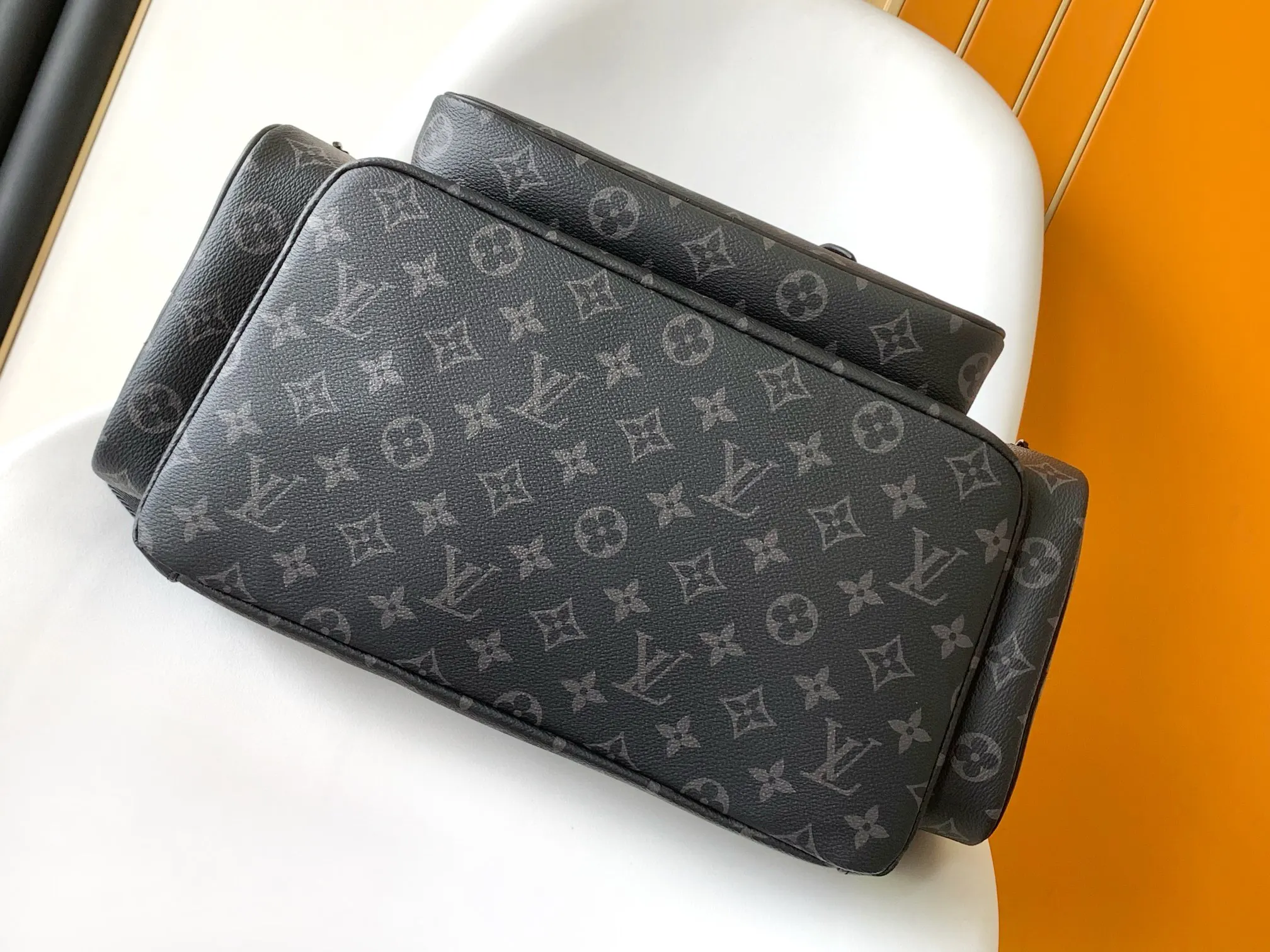 LV 金色 雙肩包(數字4) LV 金色 雙肩包(數字4)