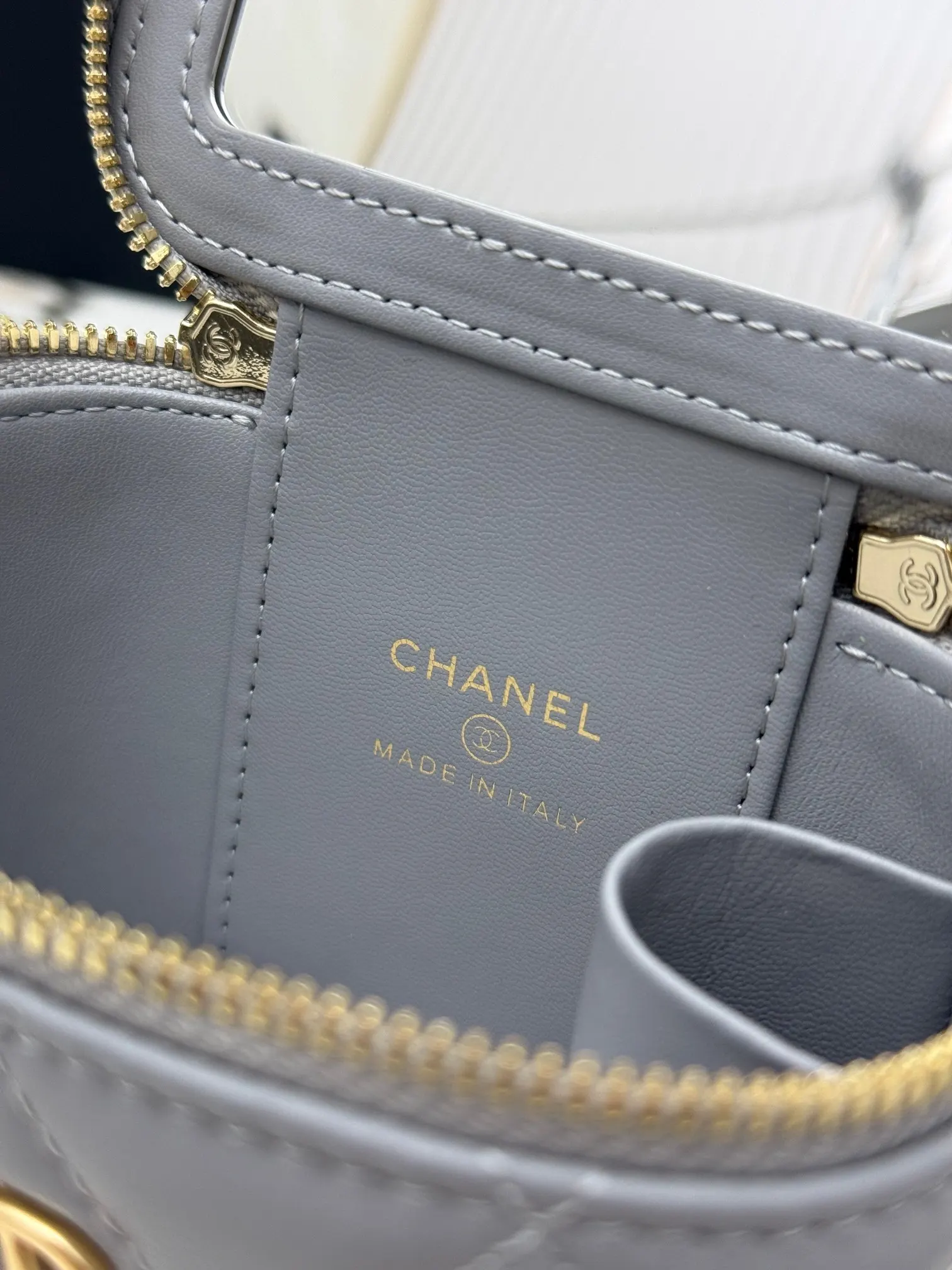 Chanel Gold Chain Bag Image 9 Chanel Gold Chain Bag Image 9