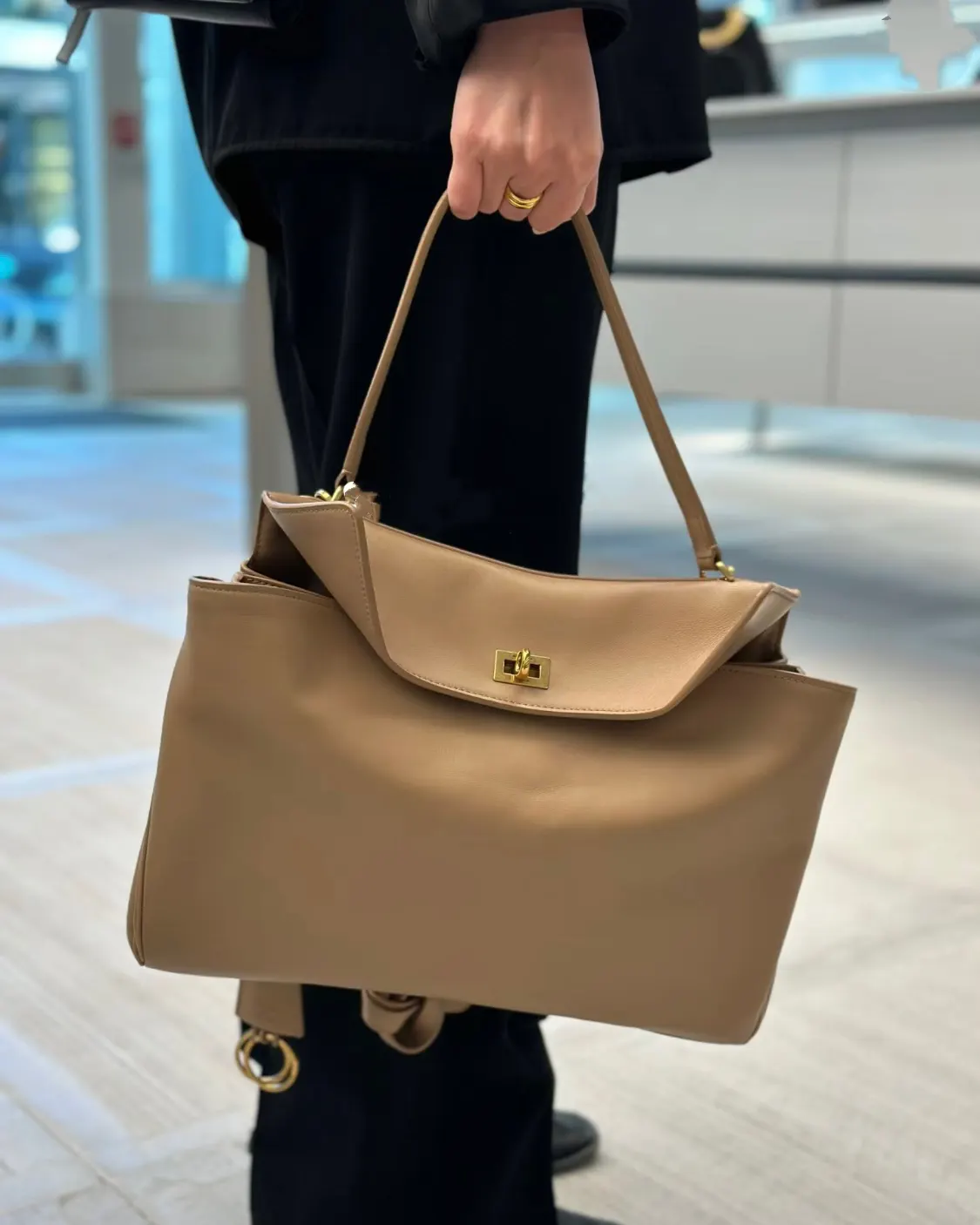 Balenciaga Rodeo 腋下包 简约腋下