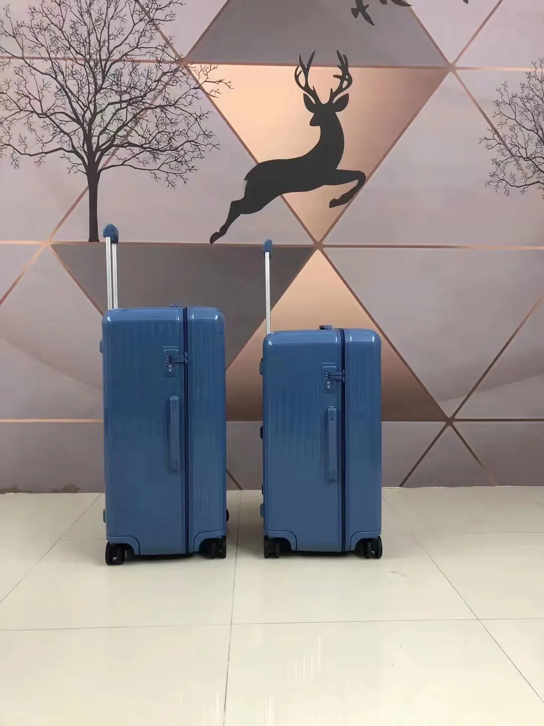 黑色 白色 Essential 系列 原Salsa的 行李箱 旅行拉杆款 轻便出行款
