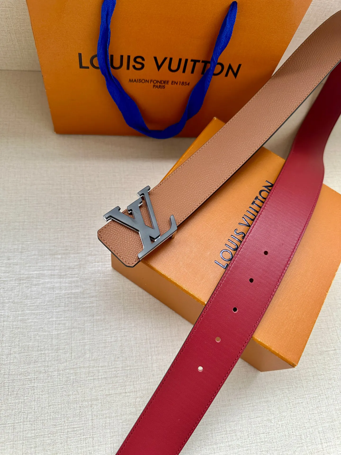 LV Double Sided Belt, Business Casual Image 5 LV Double Sided Belt, Business Casual Image 5