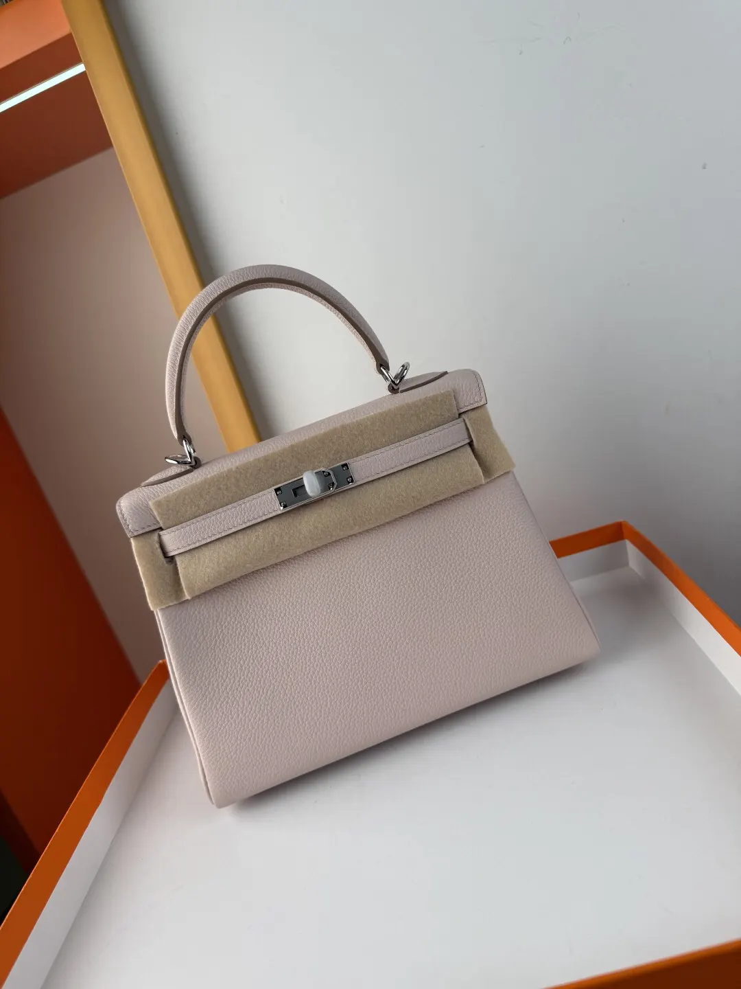 Hermès Kelly Top Handle Bag Classic Leather