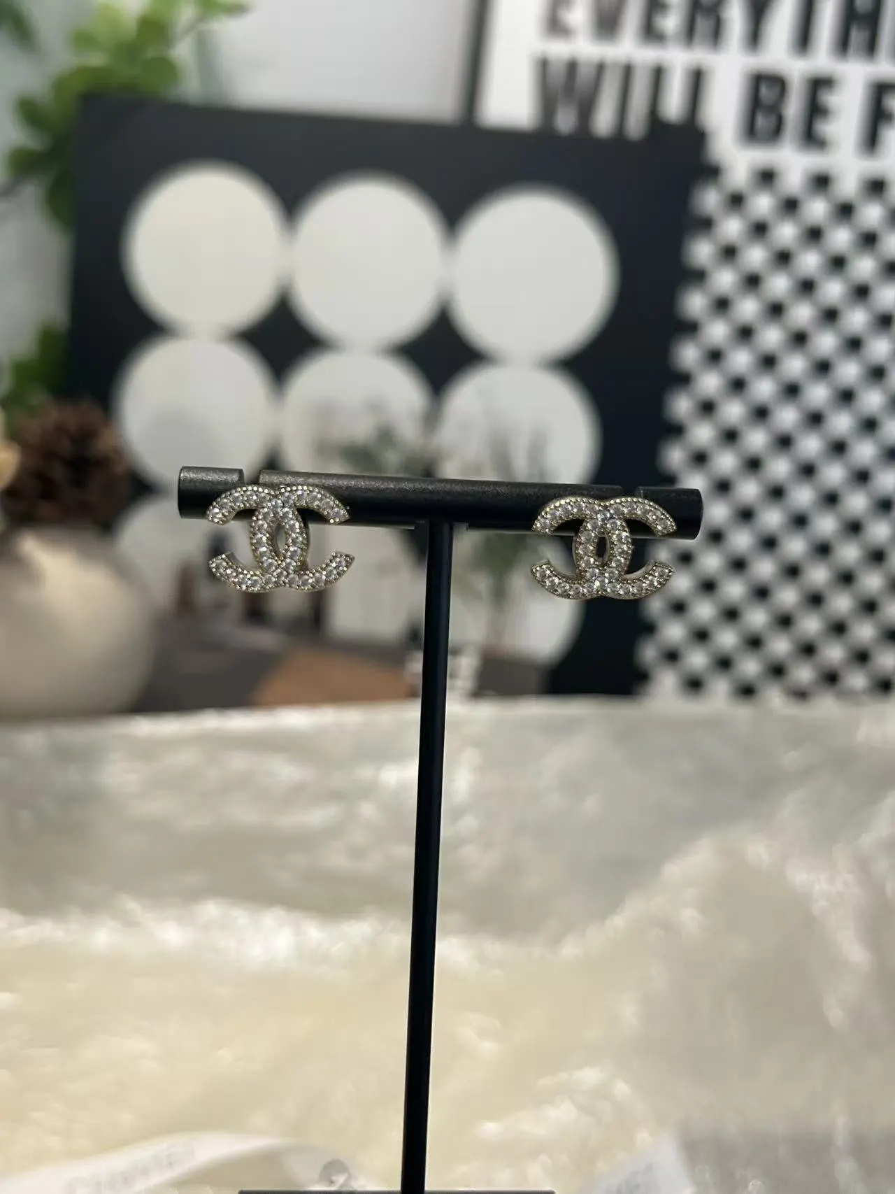 Chanel 银色 满钻 耳钉 小巧点缀 耳饰