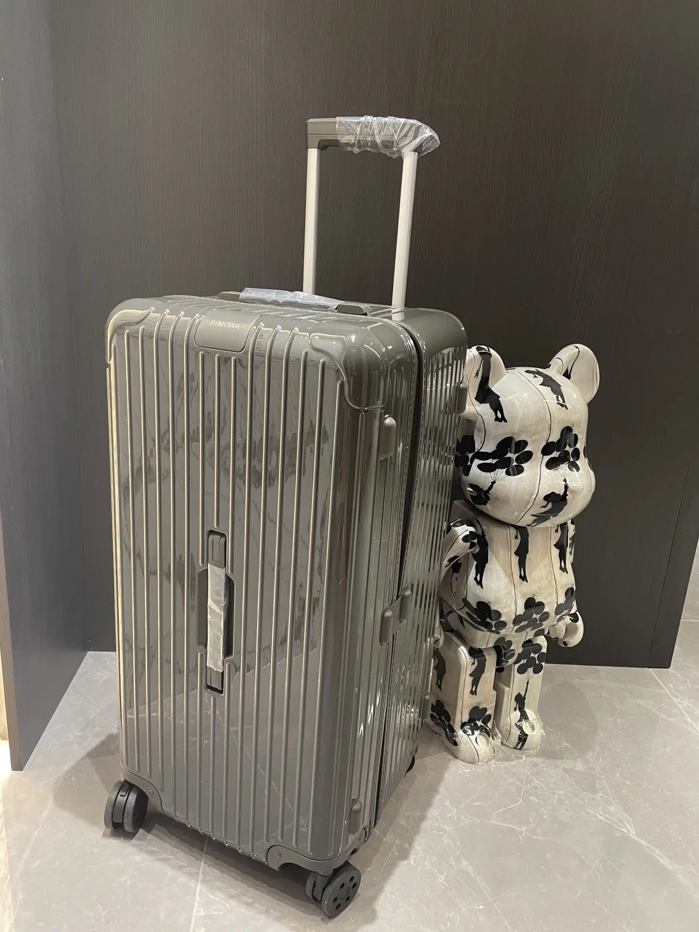 黑色 白色 日默瓦rimowa拉杆箱行李箱登机箱旅行箱方胖子運動 旅行拉杆款 輕便出行款(數字8) 黑色 白色 日默瓦rimowa拉杆箱行李箱登机箱旅行箱方胖子運動 旅行拉杆款 輕便出行款(數字8)