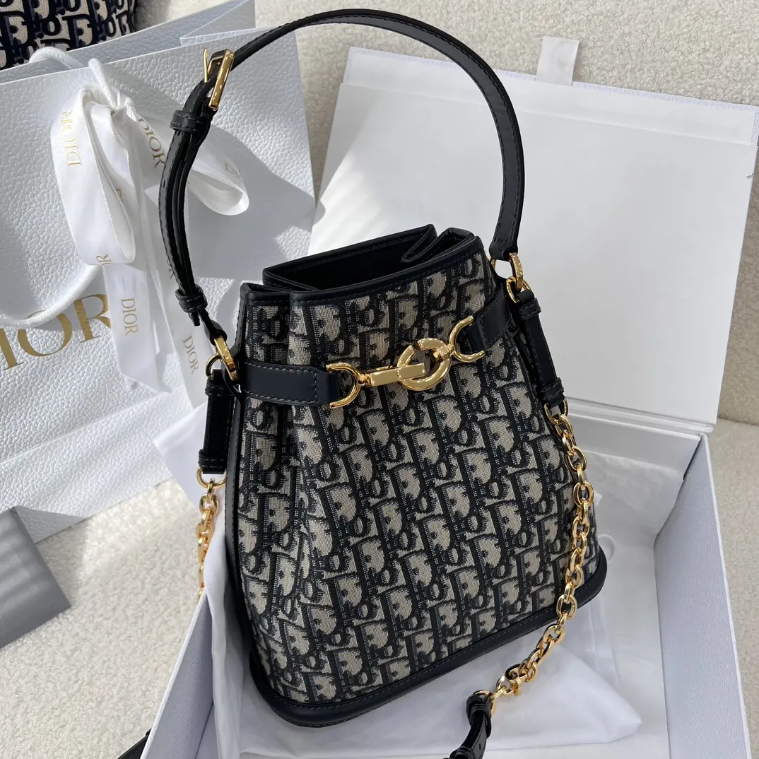 批 水桶包 中号 优雅而 链条包 精致链条款