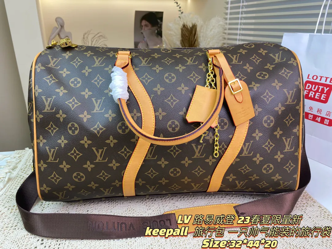 LV Keepall 春夏限量 keepall 旅行袋 一只帅气能装 大容量旅行款
