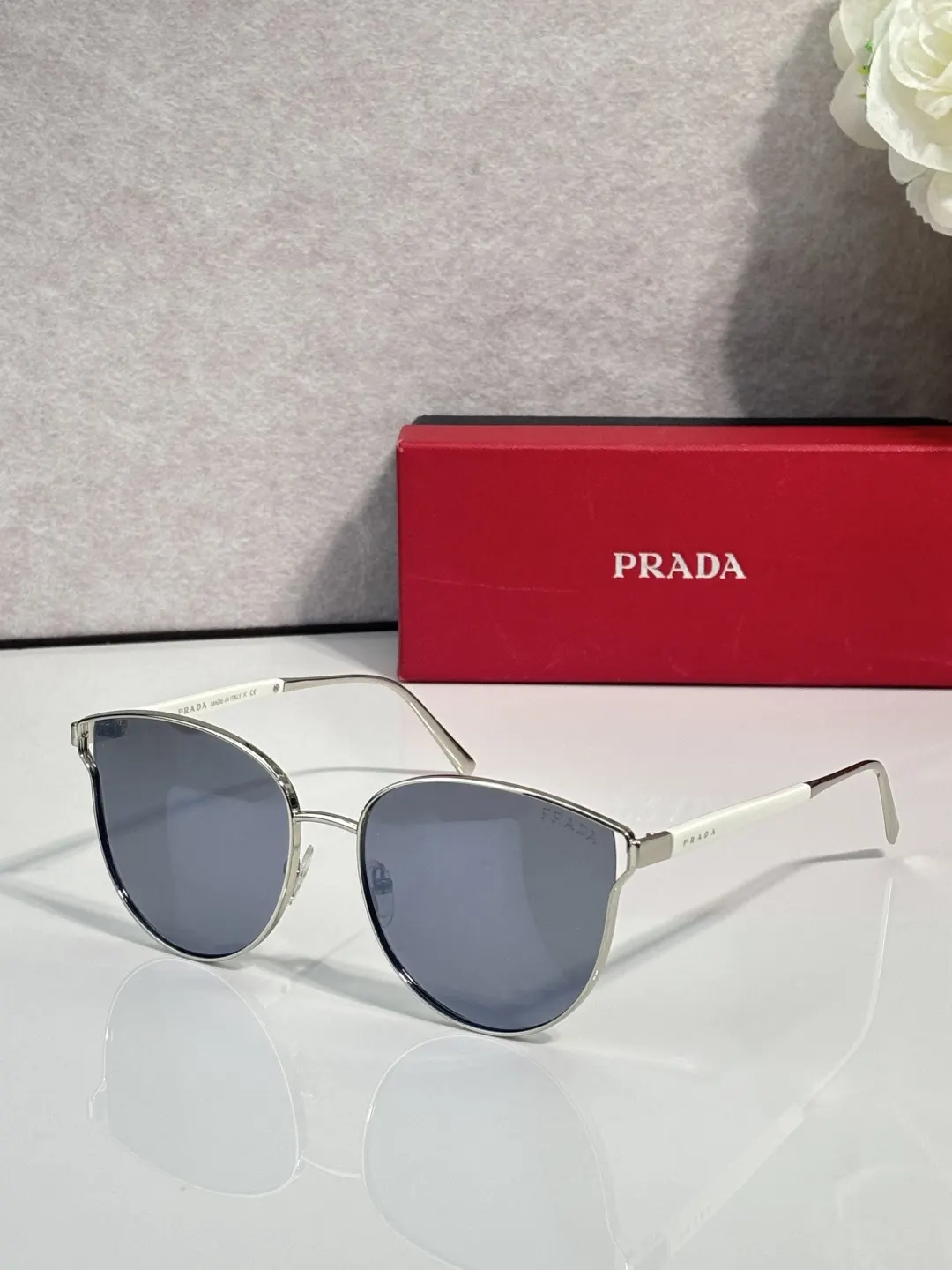 Prada 墨镜 时尚防晒款 款2
