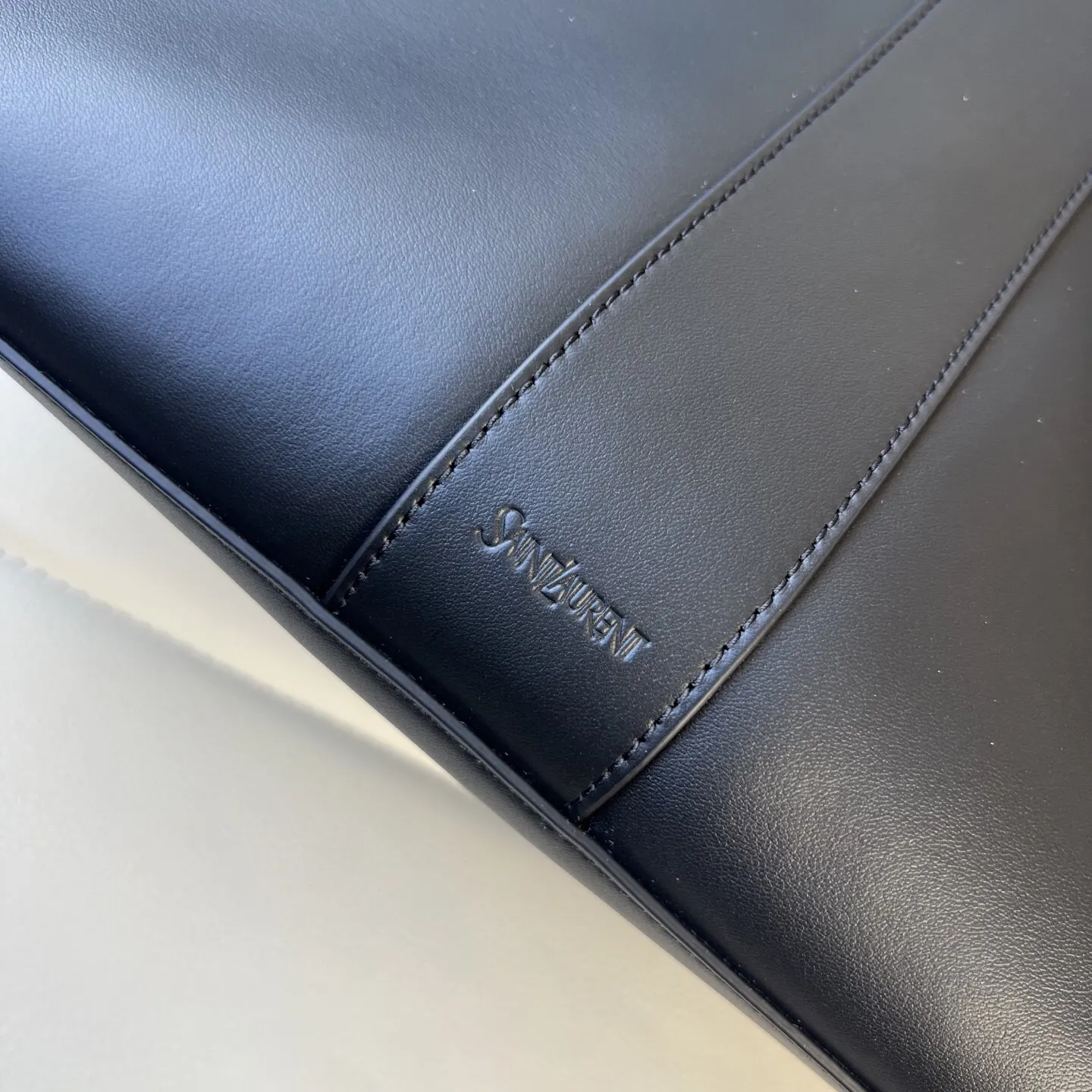 YSL 牛皮 Cabas 精细粒面皮革托特包 同色系绒面 大容量托特款