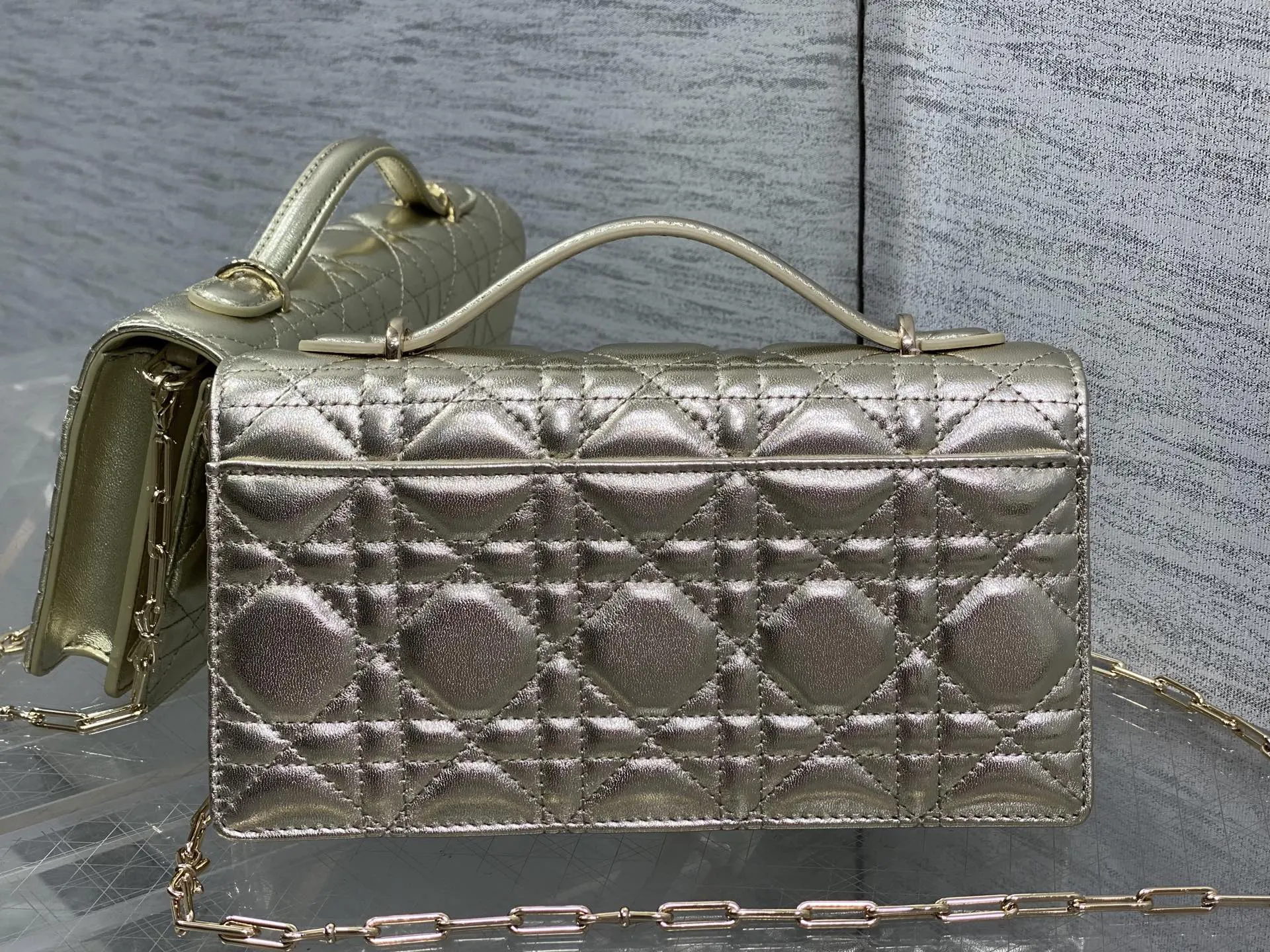 Dior 银色羊皮手拿包 亮面晚宴