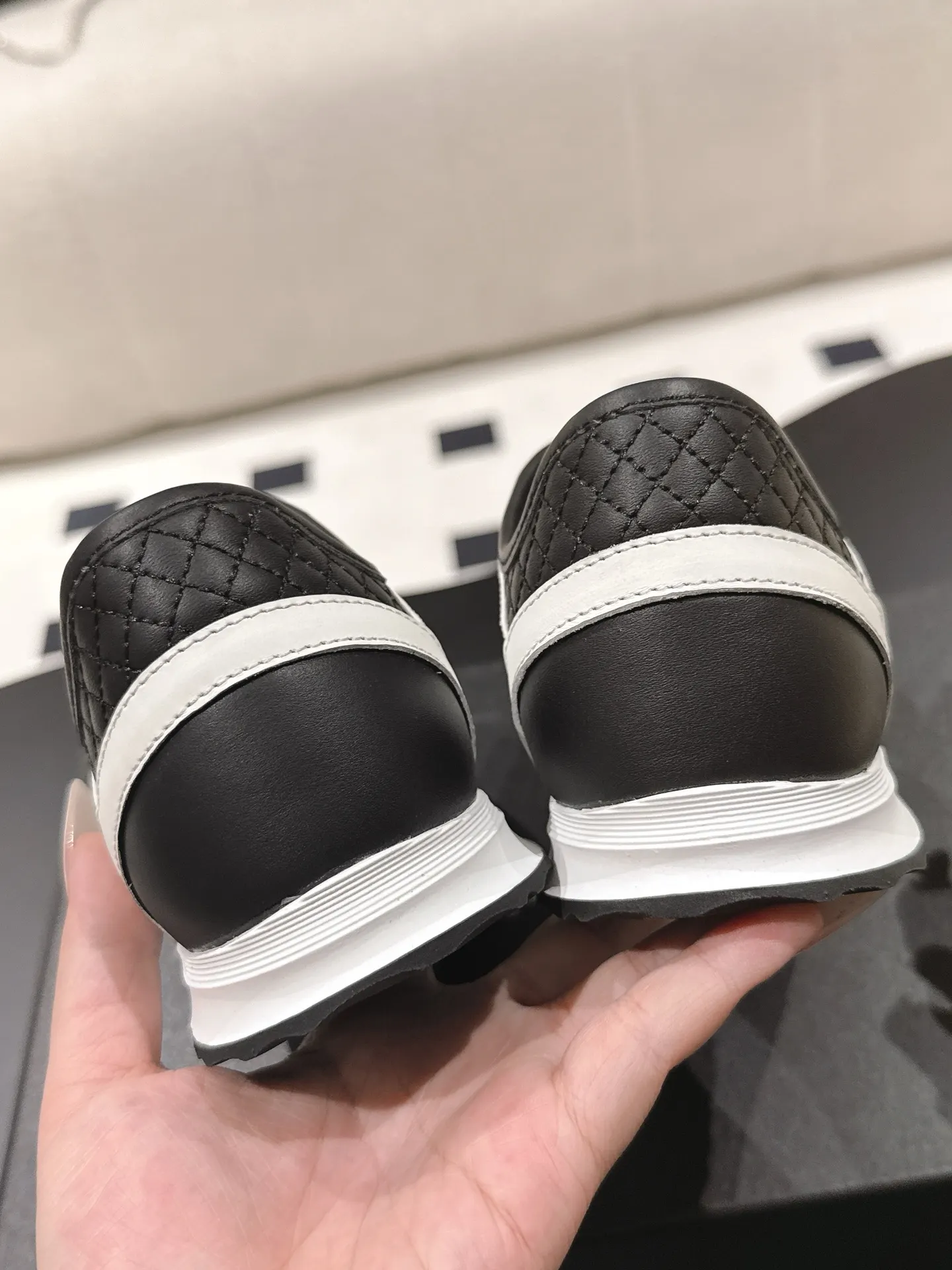 CHANEL 黑白拼色羊皮休闲鞋 厚底款