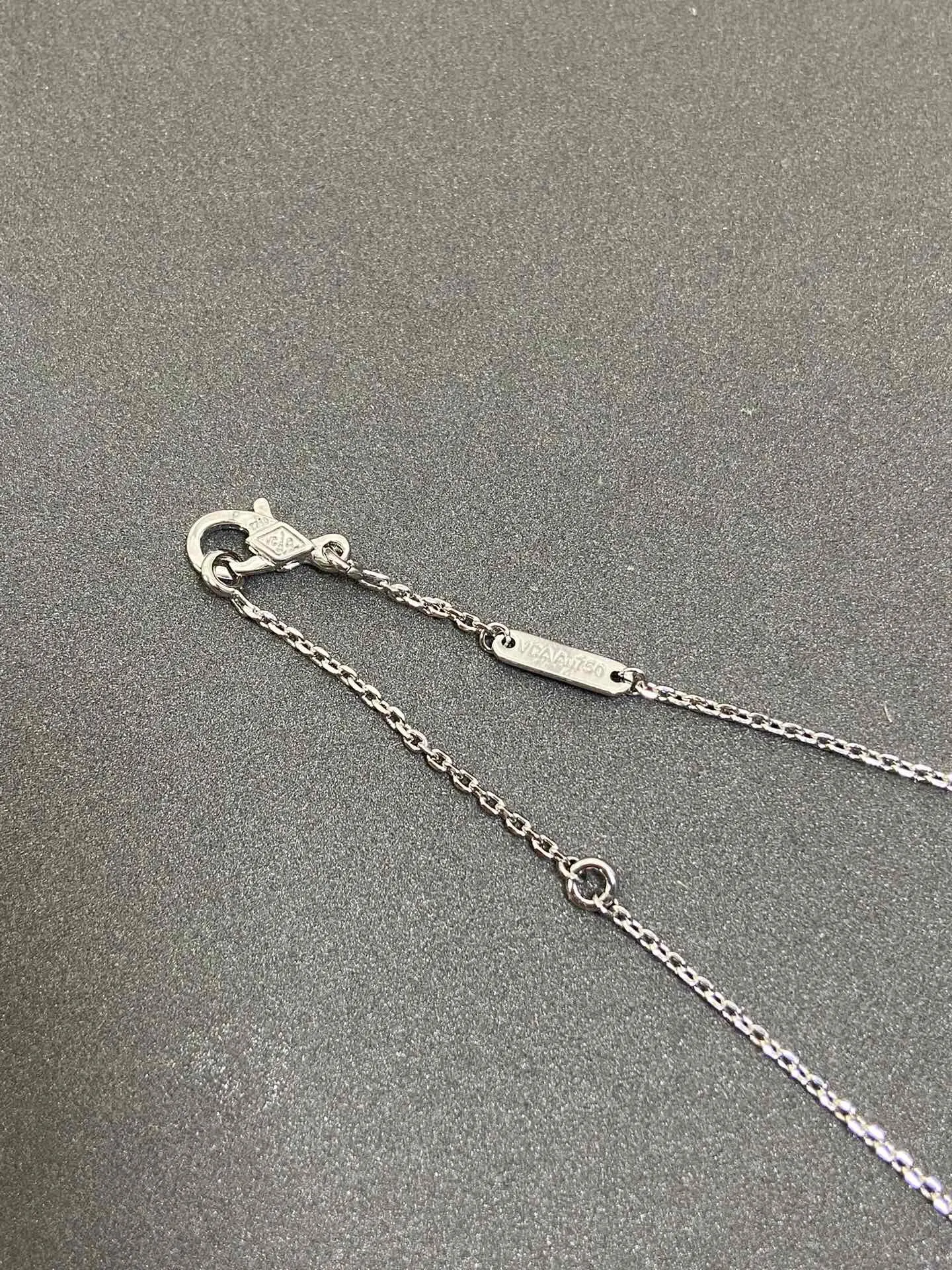 Van Cleef 耳钉 小巧点缀款